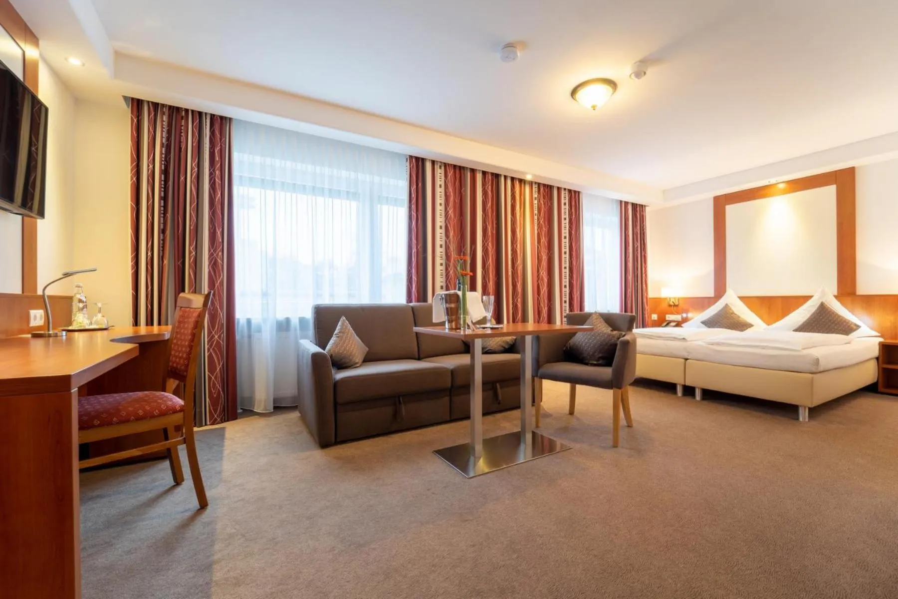 Photo of the whole room, Bed in Hotel St Georg - Regensburg