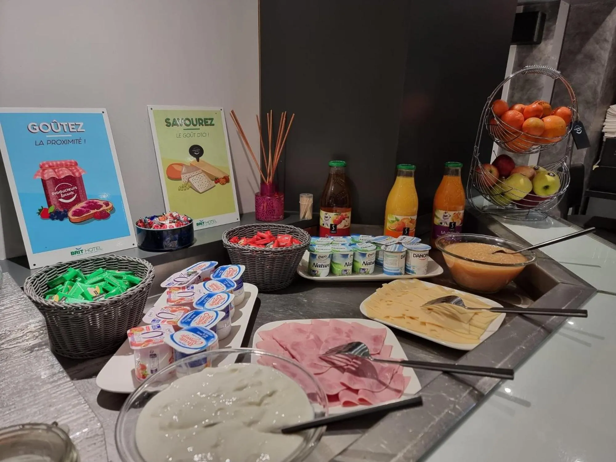 Breakfast in Brit Hotel La Bonne Etape