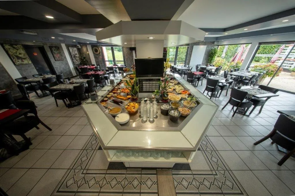 Buffet breakfast in Brit Hotel La Bonne Etape