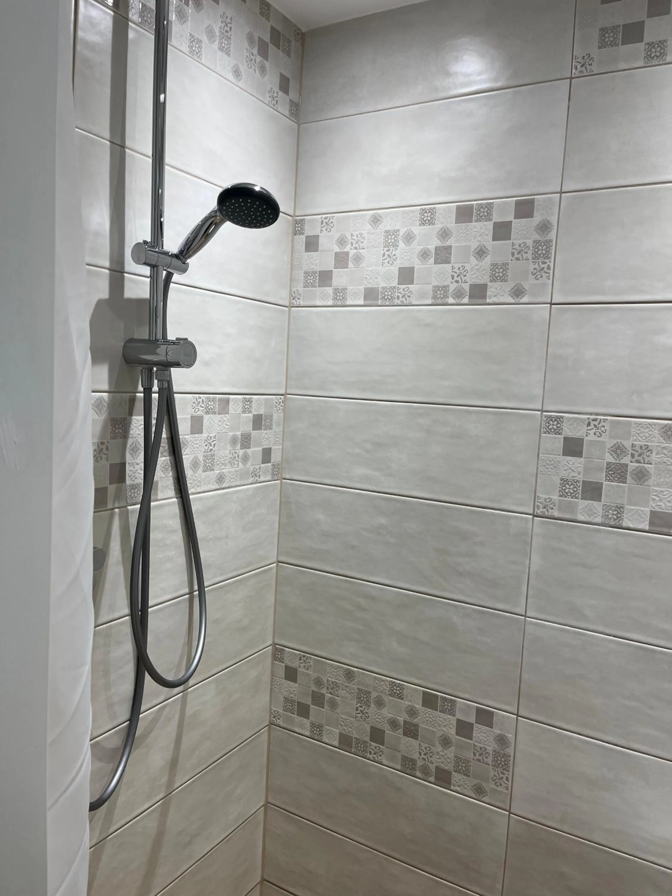 Shower in Brit Hotel La Bonne Etape