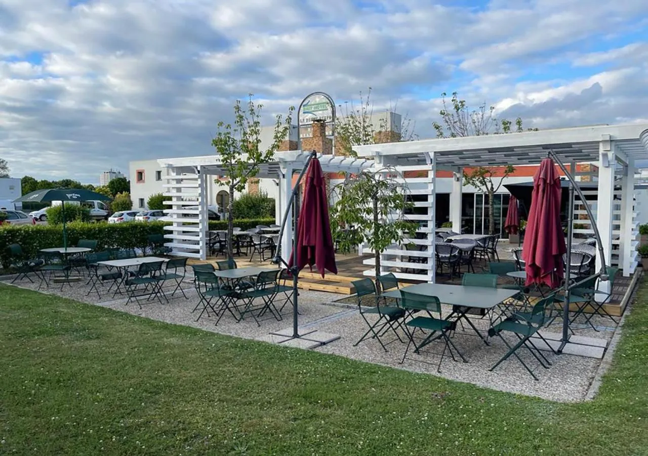 Restaurant/places to eat in Brit Hotel La Bonne Etape