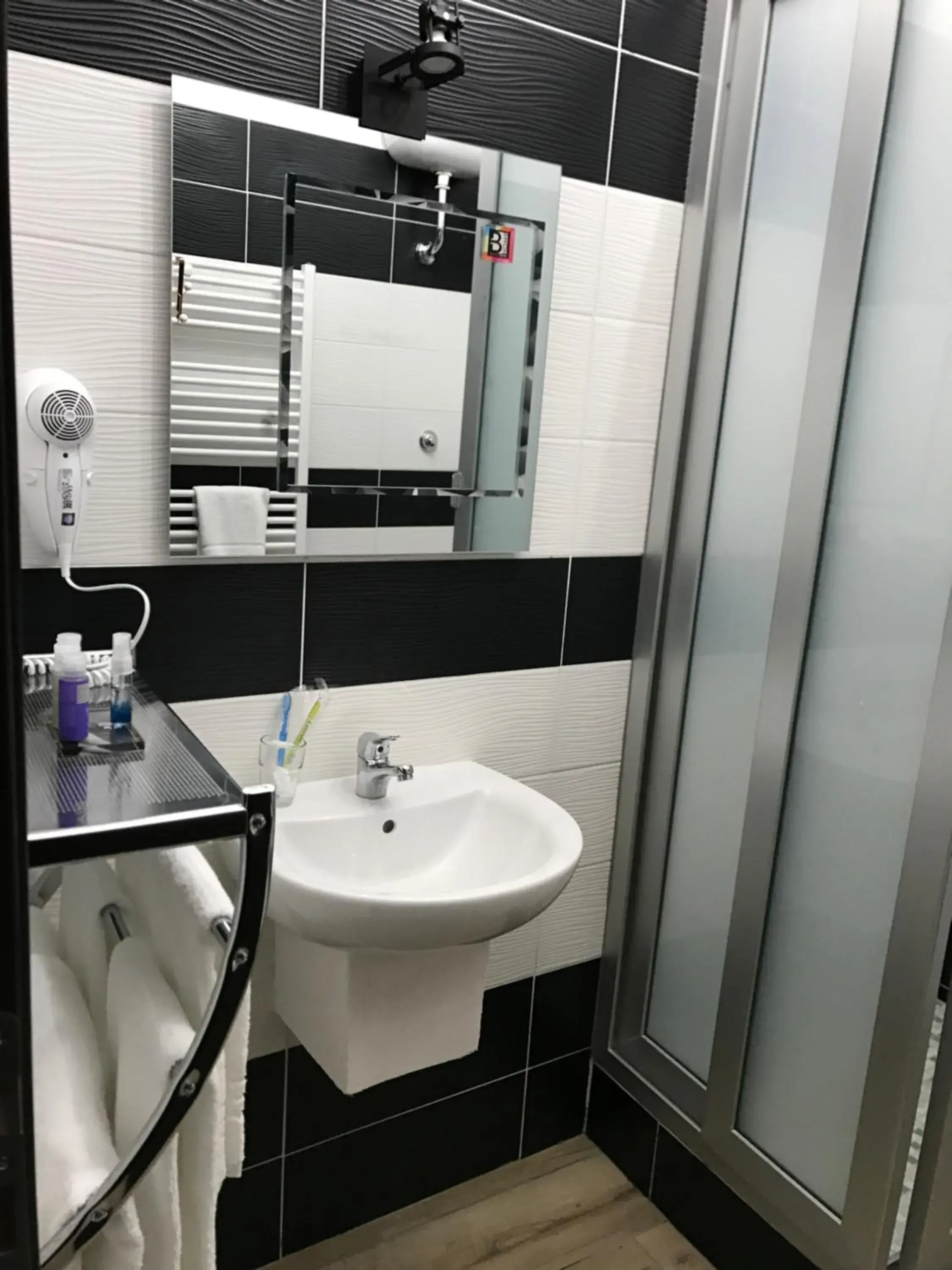 Comfort Quadruple Room - single occupancy in BHome Fashion Suite Comfort Quadruple Room - single occupancy in BHome Fashion Suite