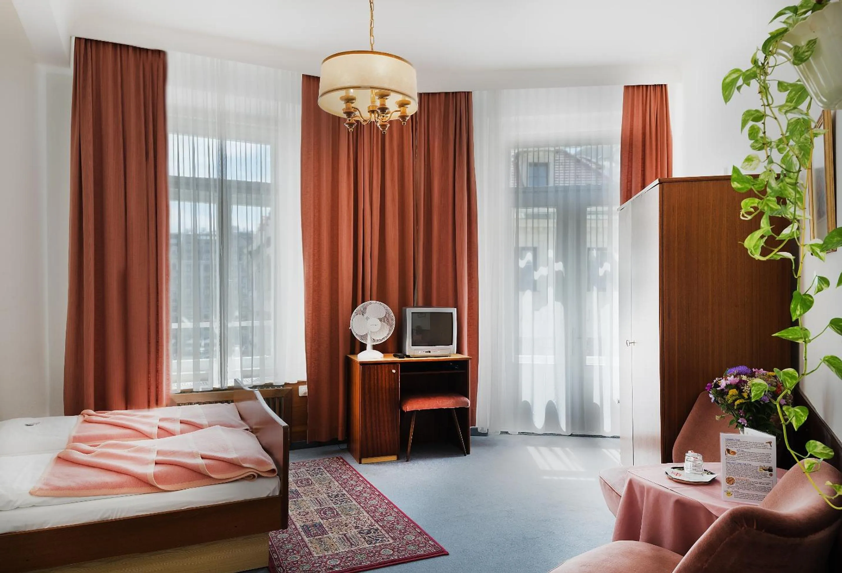 Photo of the whole room, Bed in Pension Neuer Markt