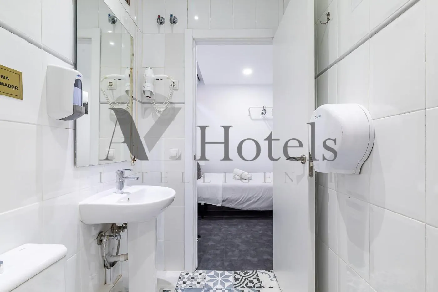 Photo of the whole room, Bed in AYZ Ulises - Auto check-in property