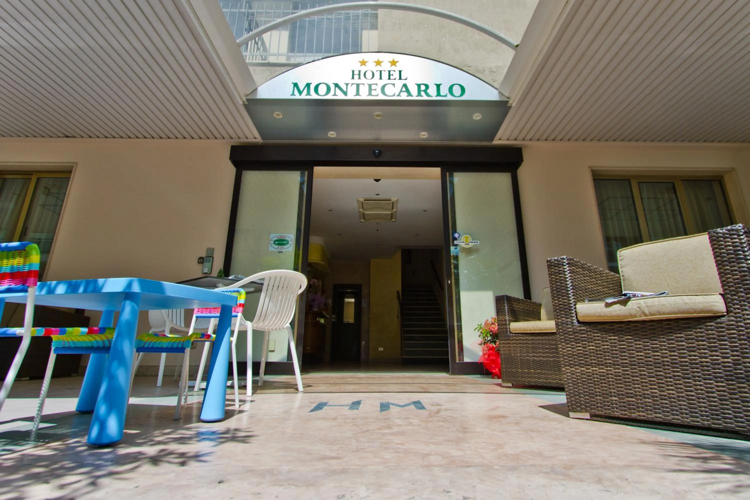 Facade/entrance in Hotel Montecarlo