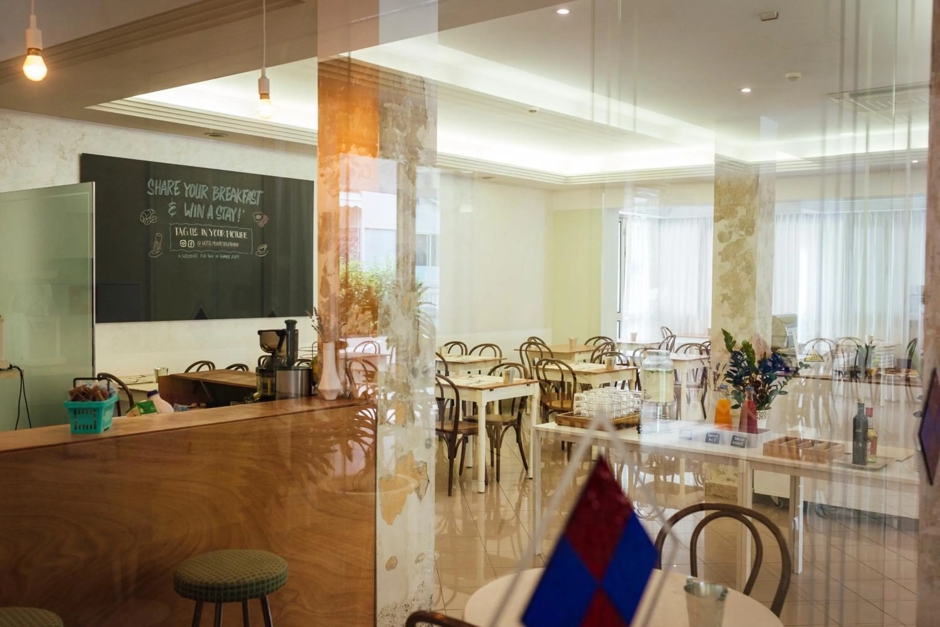 Restaurant/places to eat in Hotel Montecarlo