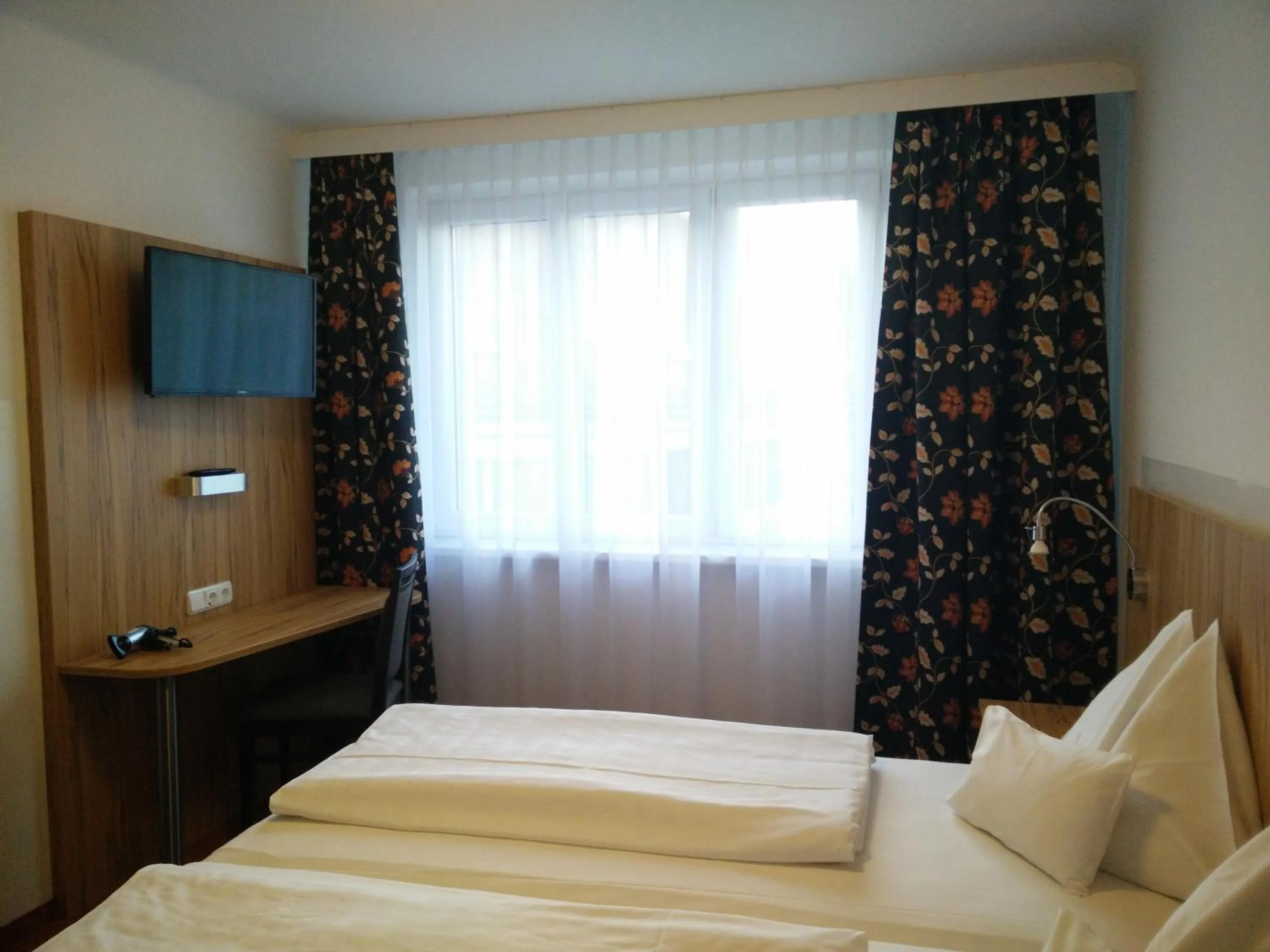 Photo of the whole room, Bed in Pension Dr. Geissler