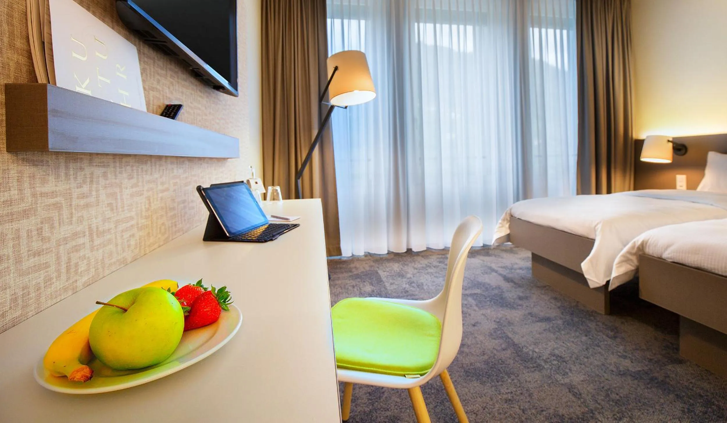 Photo of the whole room, Bed in b_smart motel Landquart