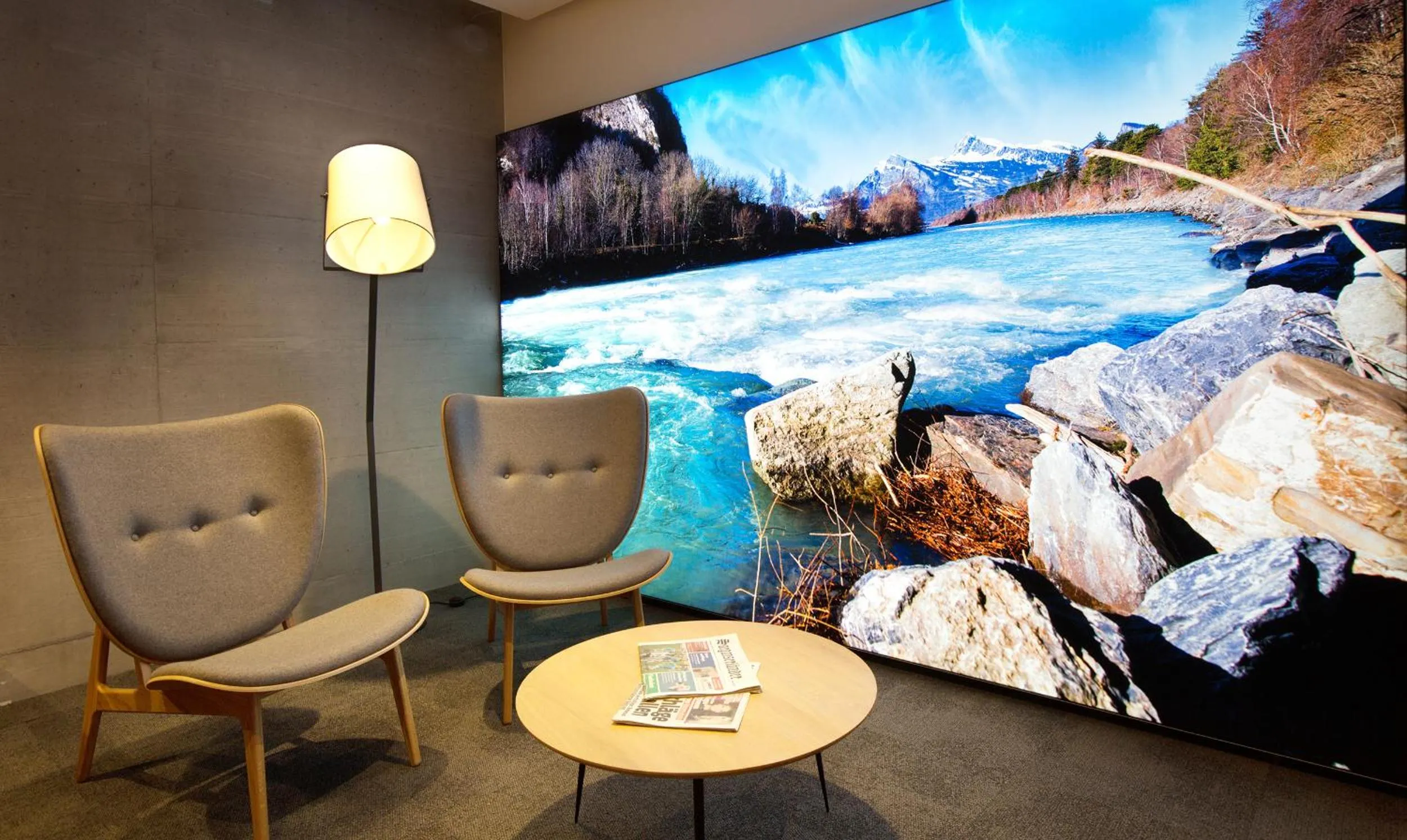 Communal lounge/ TV room in b_smart motel Landquart