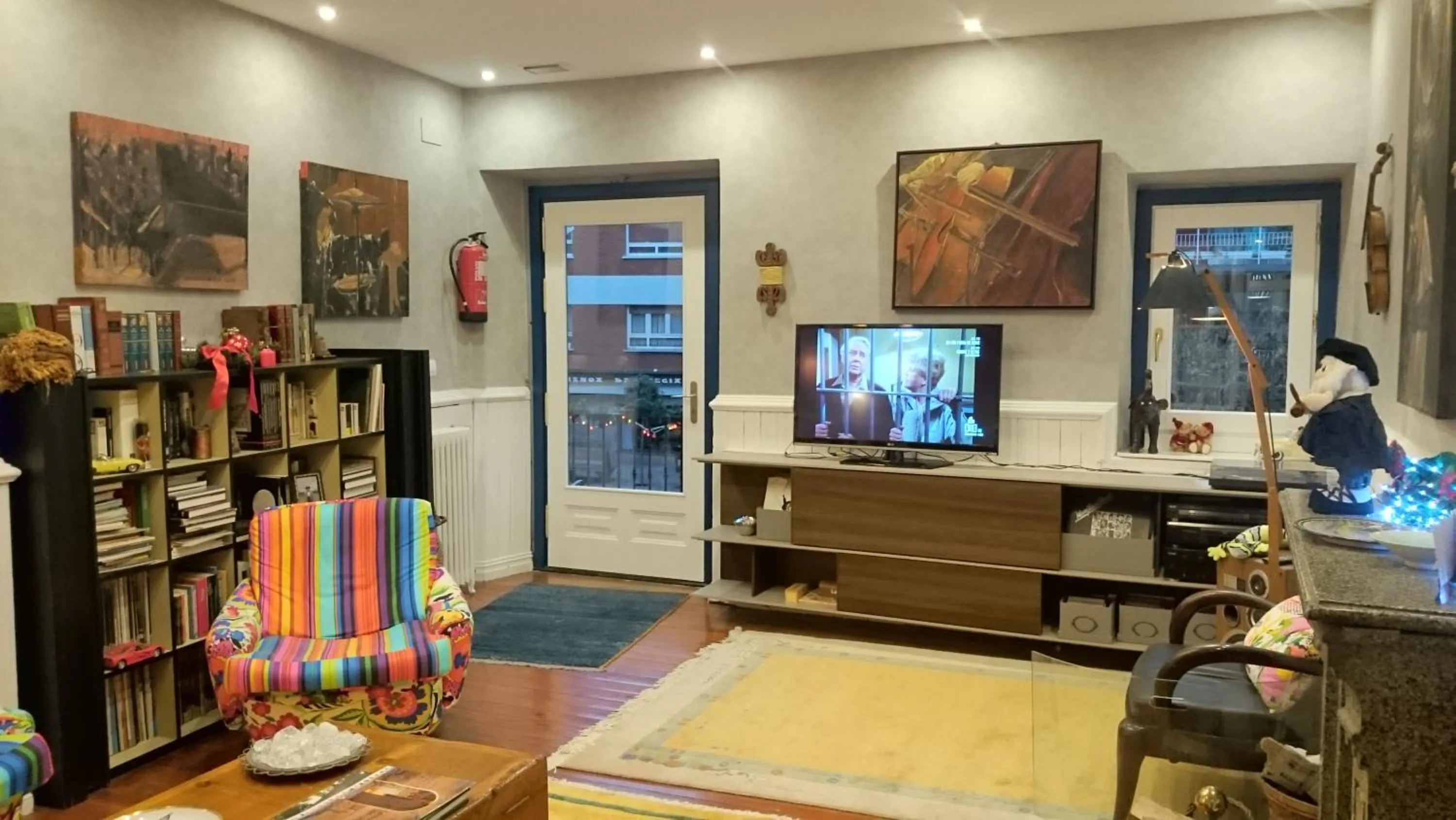 Communal lounge/ TV room in Hotel Ormazabal