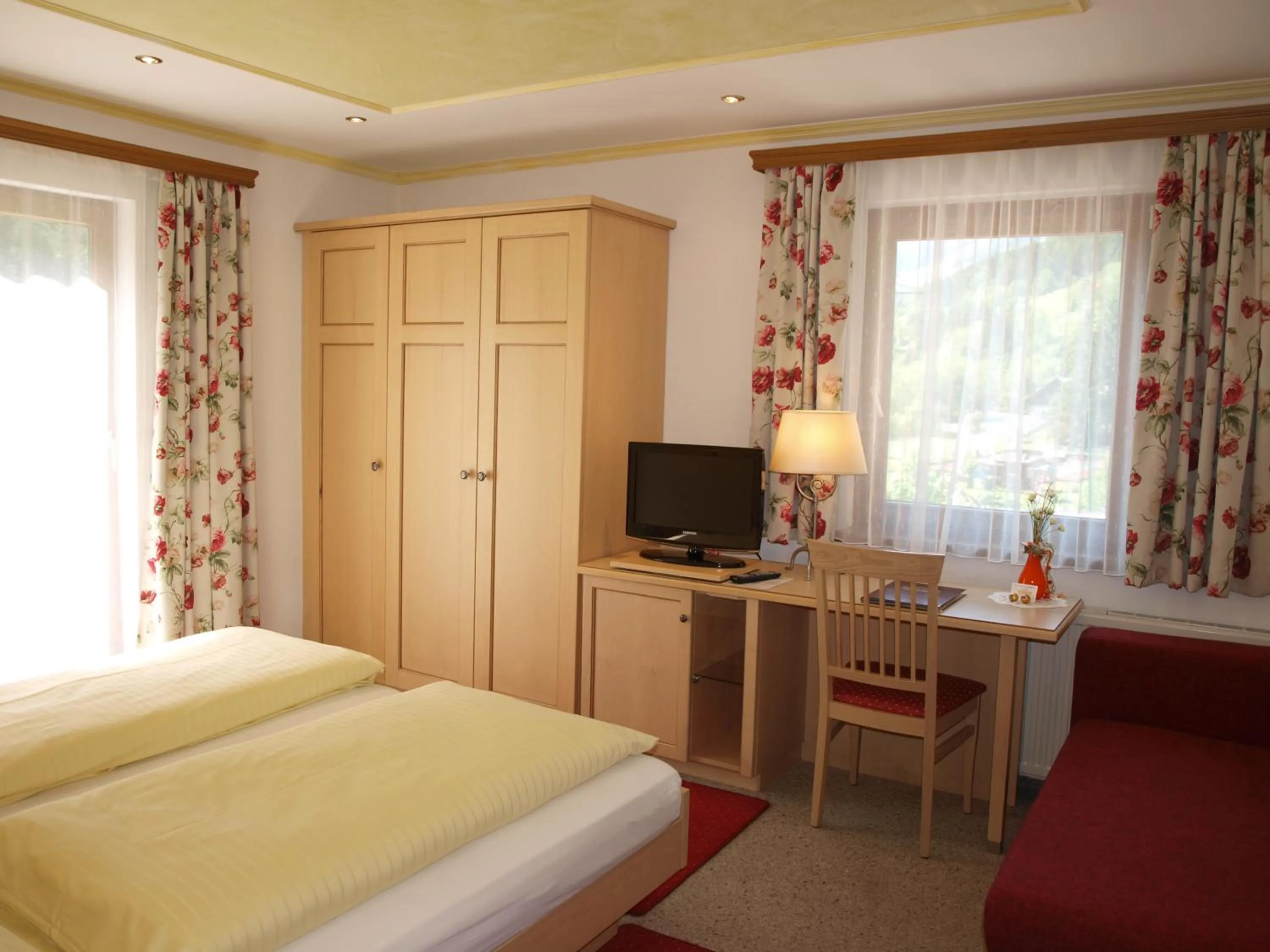 Bed in Hotel-Restaurant Burgblick