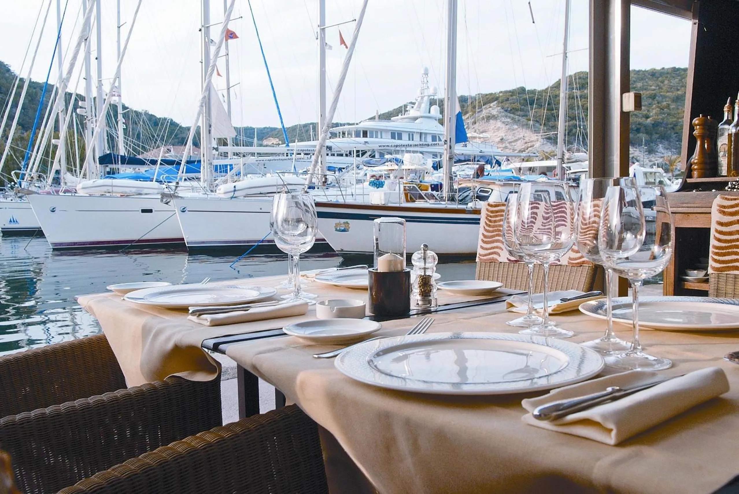 Restaurant/places to eat in Hotel la Caravelle