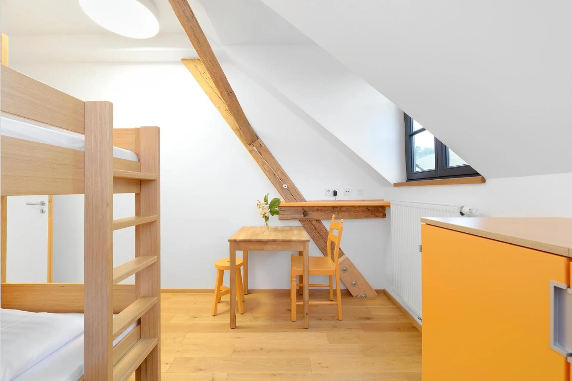 Photo of the whole room, Bed in Herberge Hof Armada