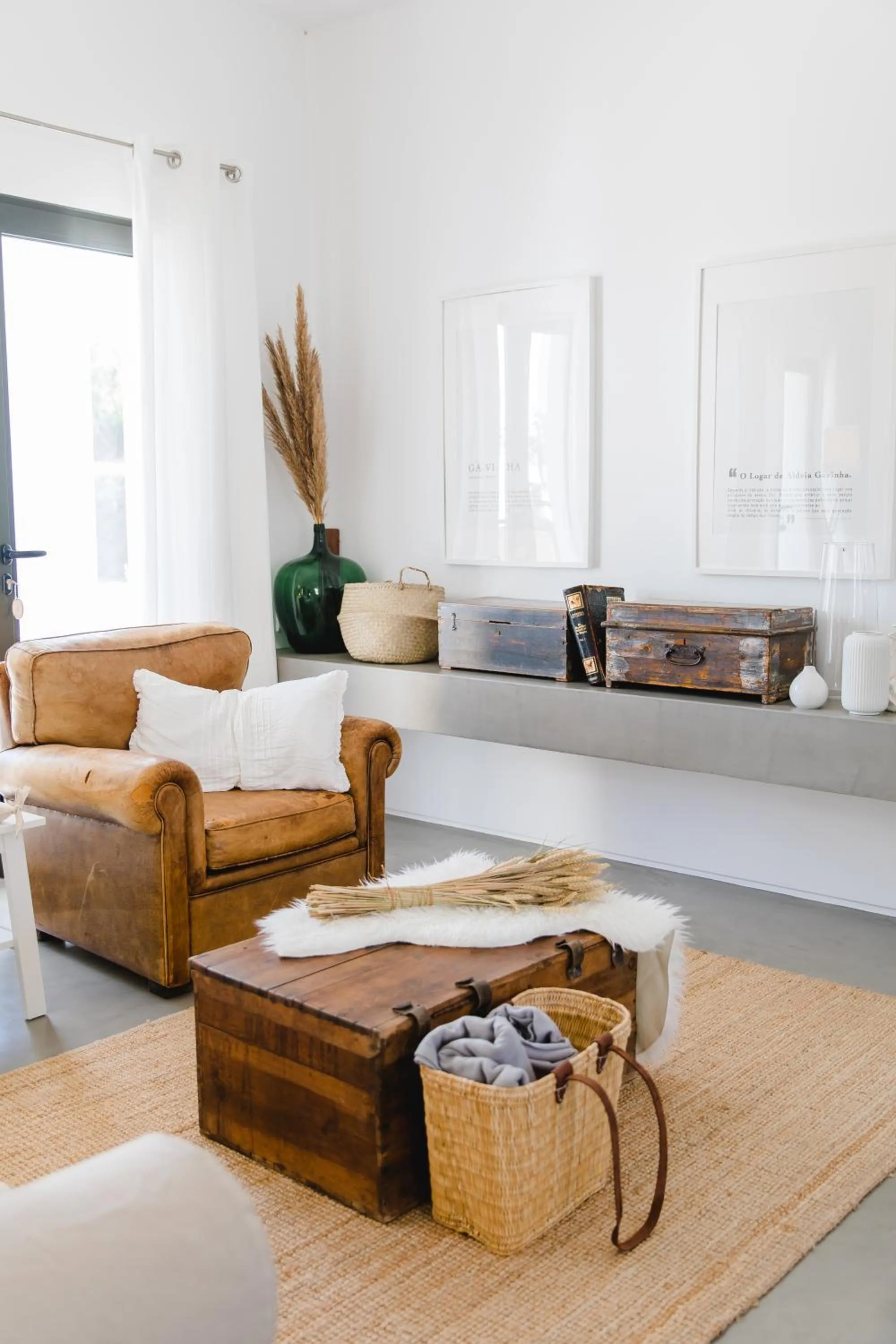 Living room in CAMBEIROS - Guest House