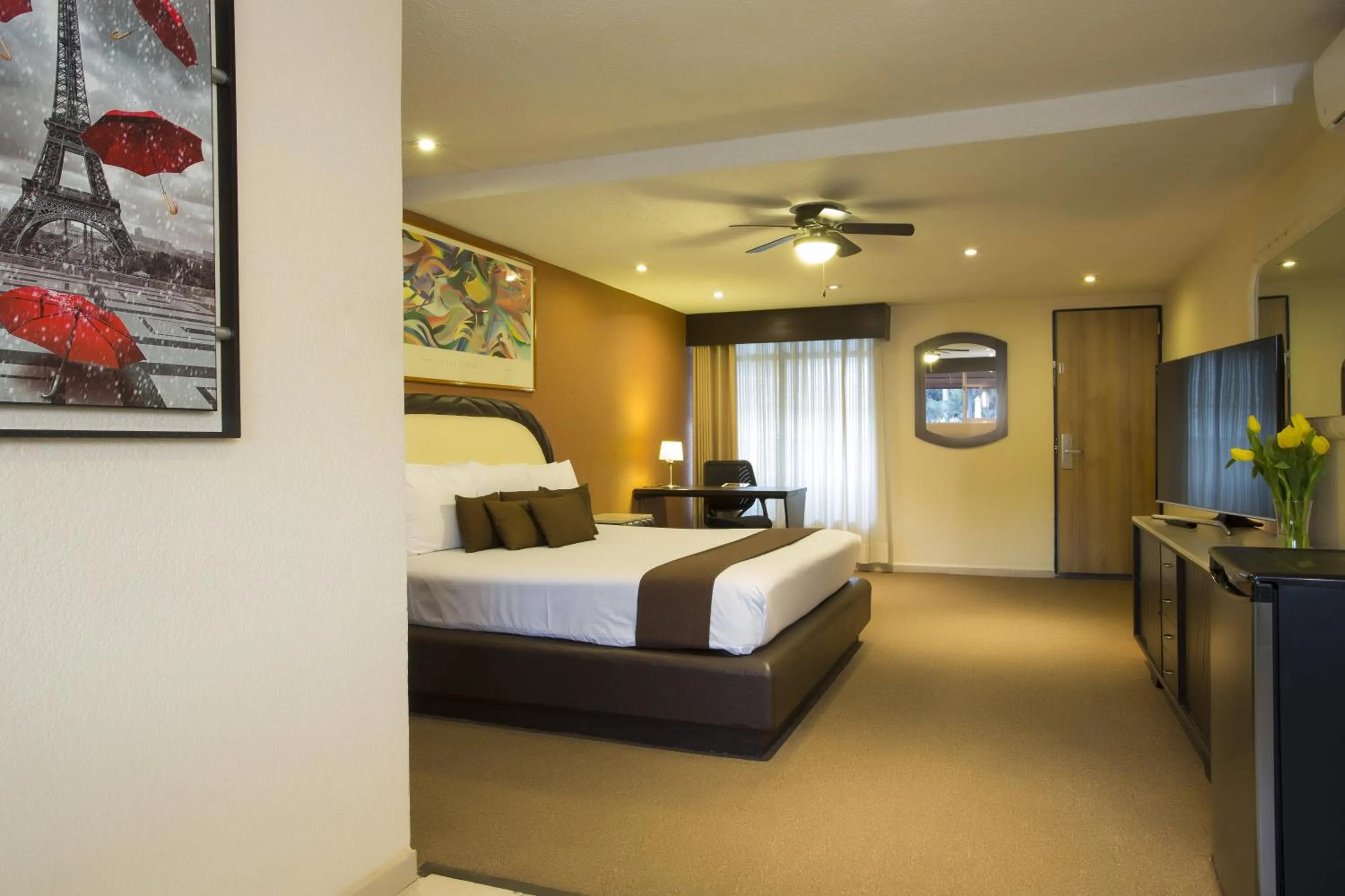 Photo of the whole room, Bed in Gamma Cuernavaca Puerta Paraiso