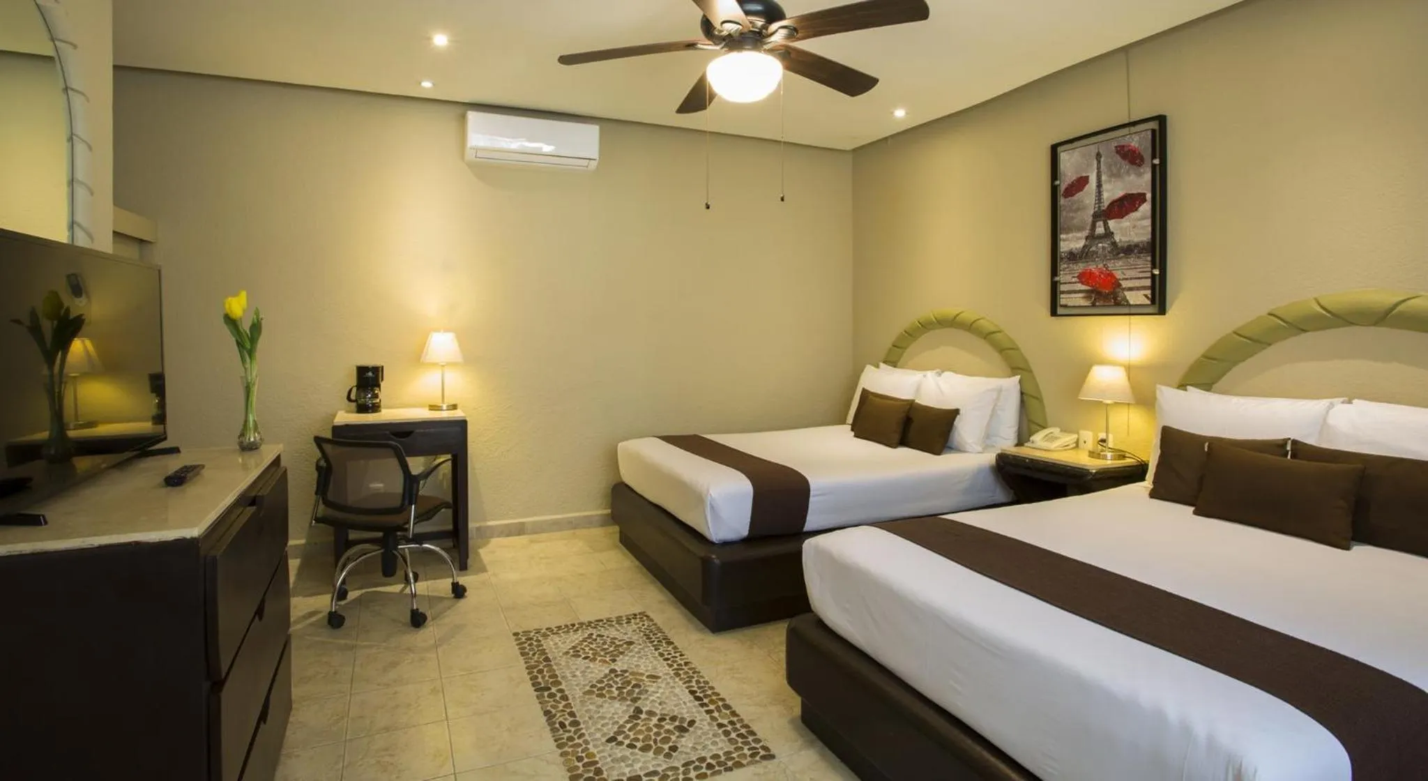 Photo of the whole room, Bed in Gamma Cuernavaca Puerta Paraiso