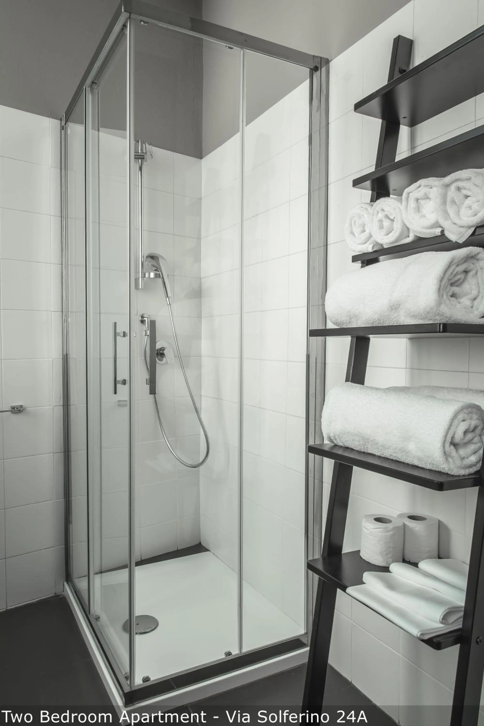 Shower in Brera Apartments in San Marco