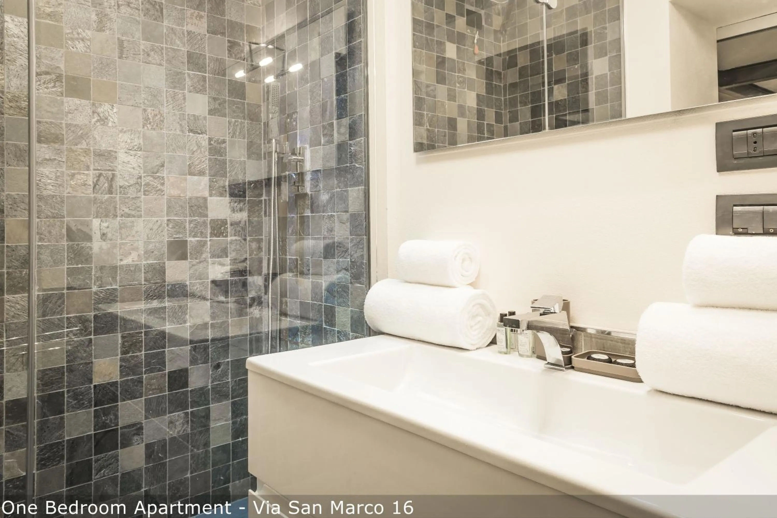 Shower in Brera Apartments in San Marco