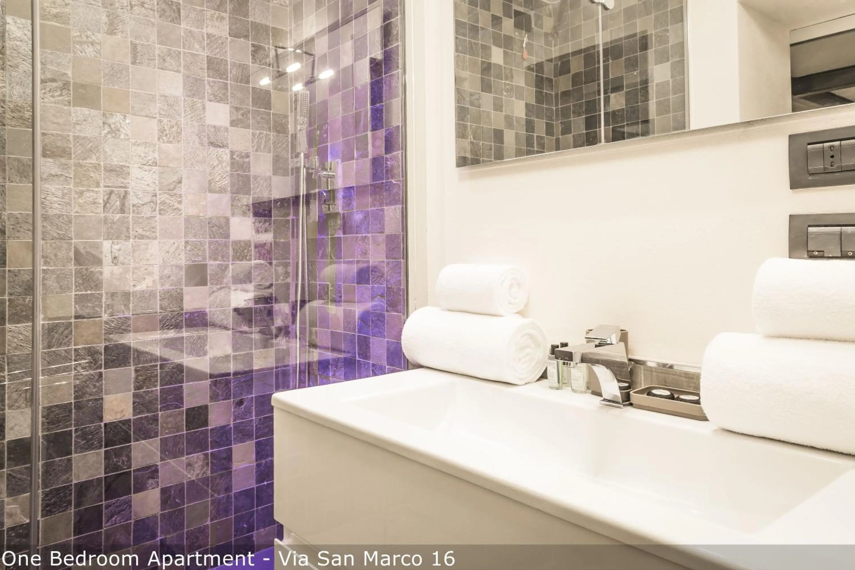 Shower in Brera Apartments in San Marco