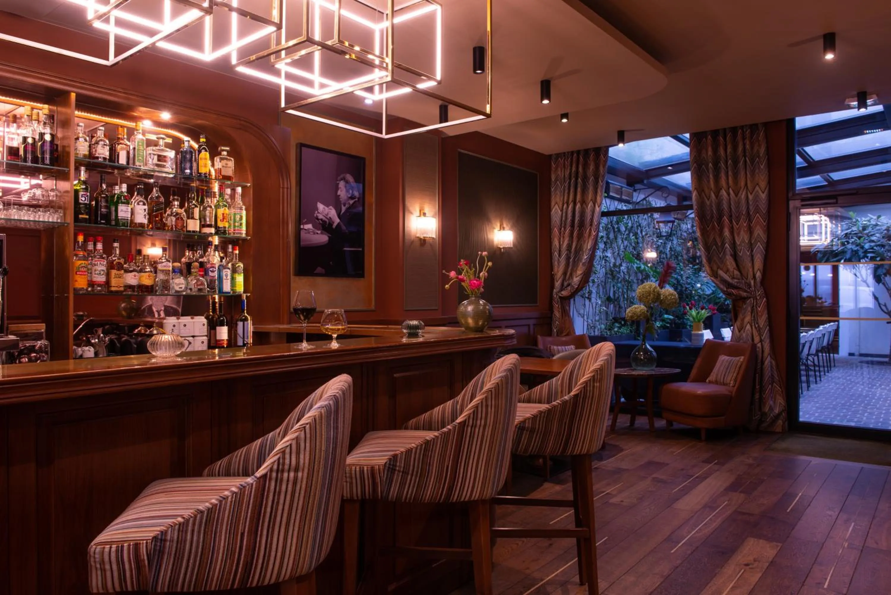 Lounge or bar in Mom'Art Hotel