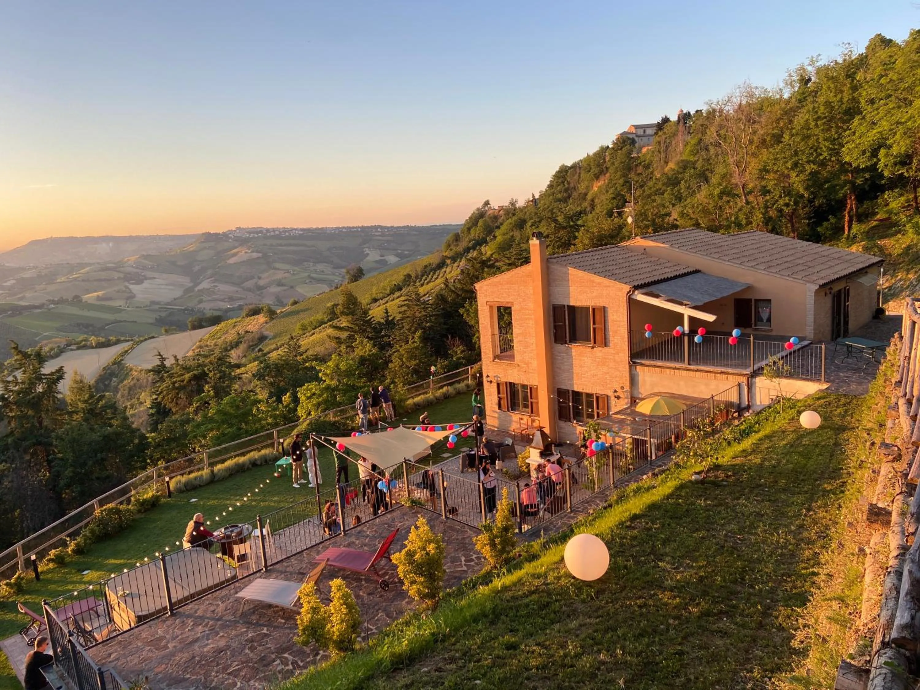 Property building in La Casa Nel Bosco