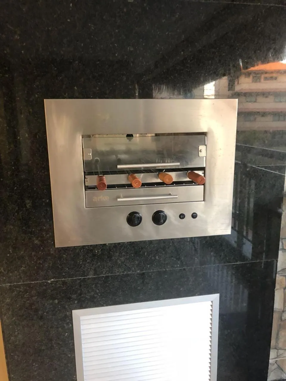 BBQ facilities in Manhattan Beach Riviera