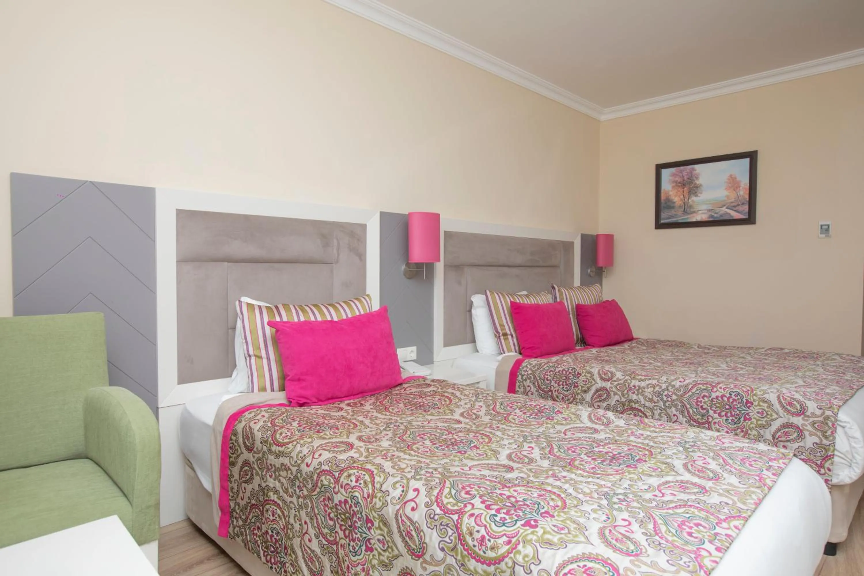 Photo of the whole room, Bed in Orange County Belek