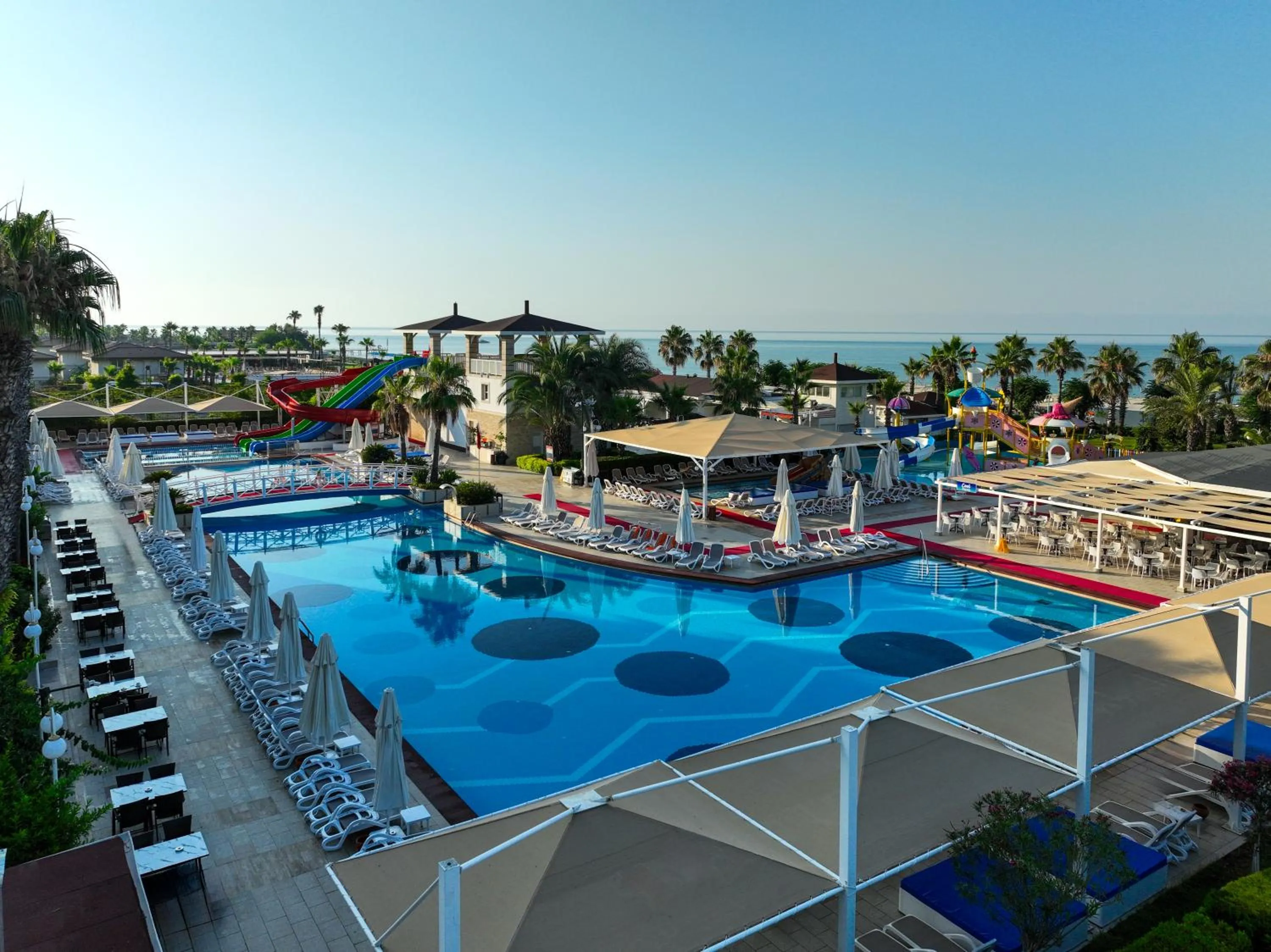 Swimming pool in Orange County Belek