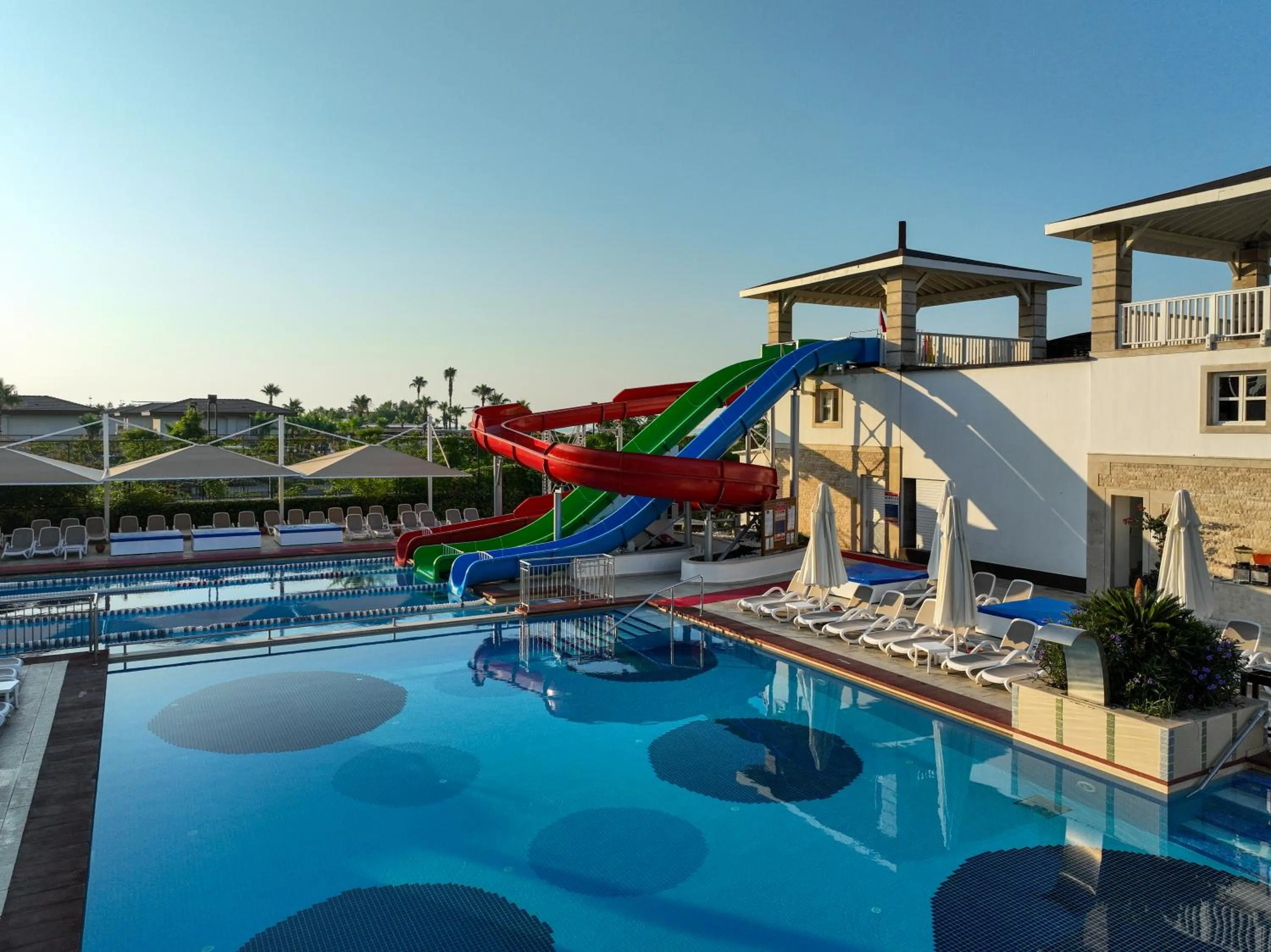 Swimming pool in Orange County Belek
