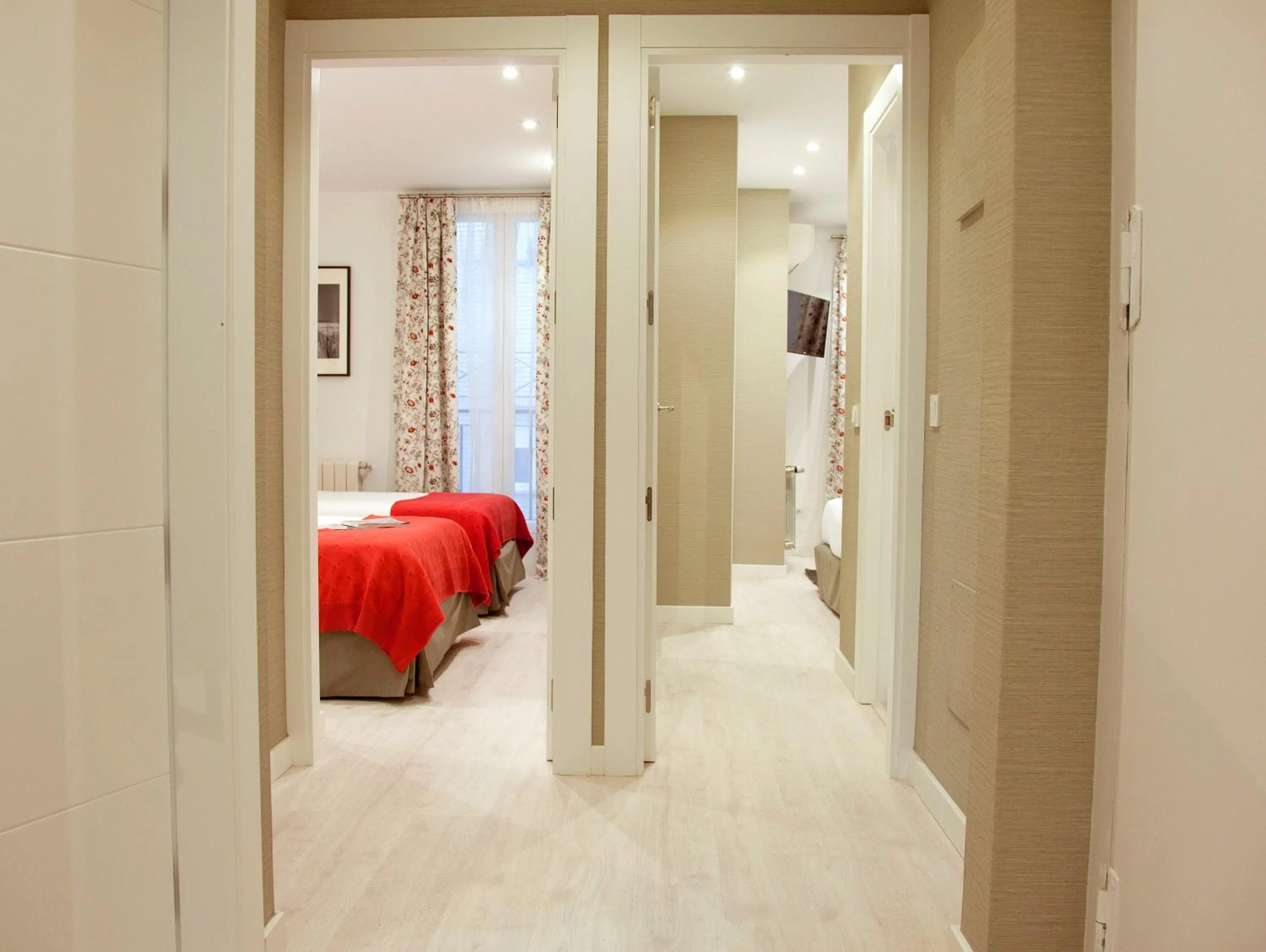 Area and facilities, Bed in Feelathome Madrid Suites Apartments