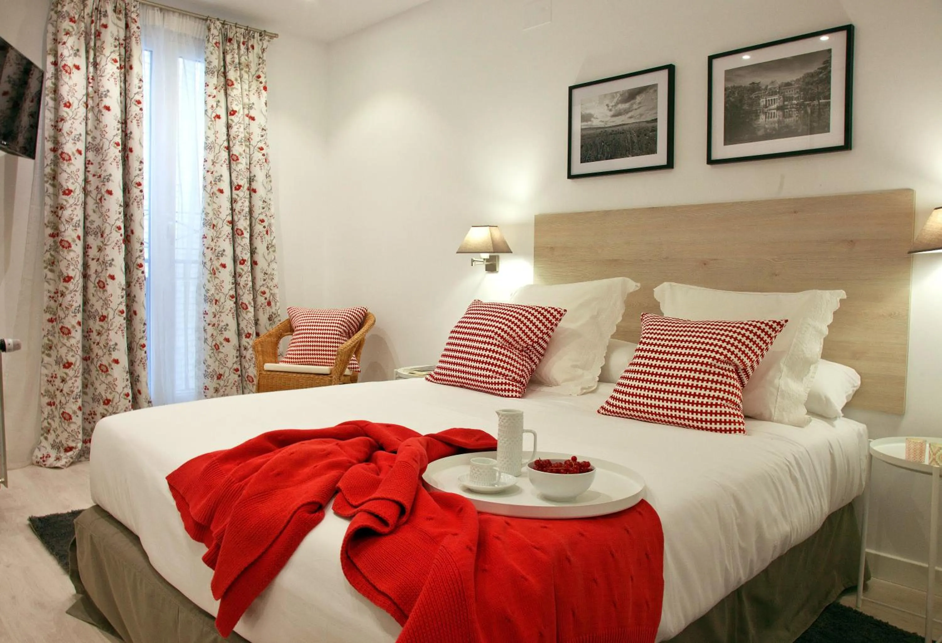 Bedroom, Bed in Feelathome Madrid Suites Apartments