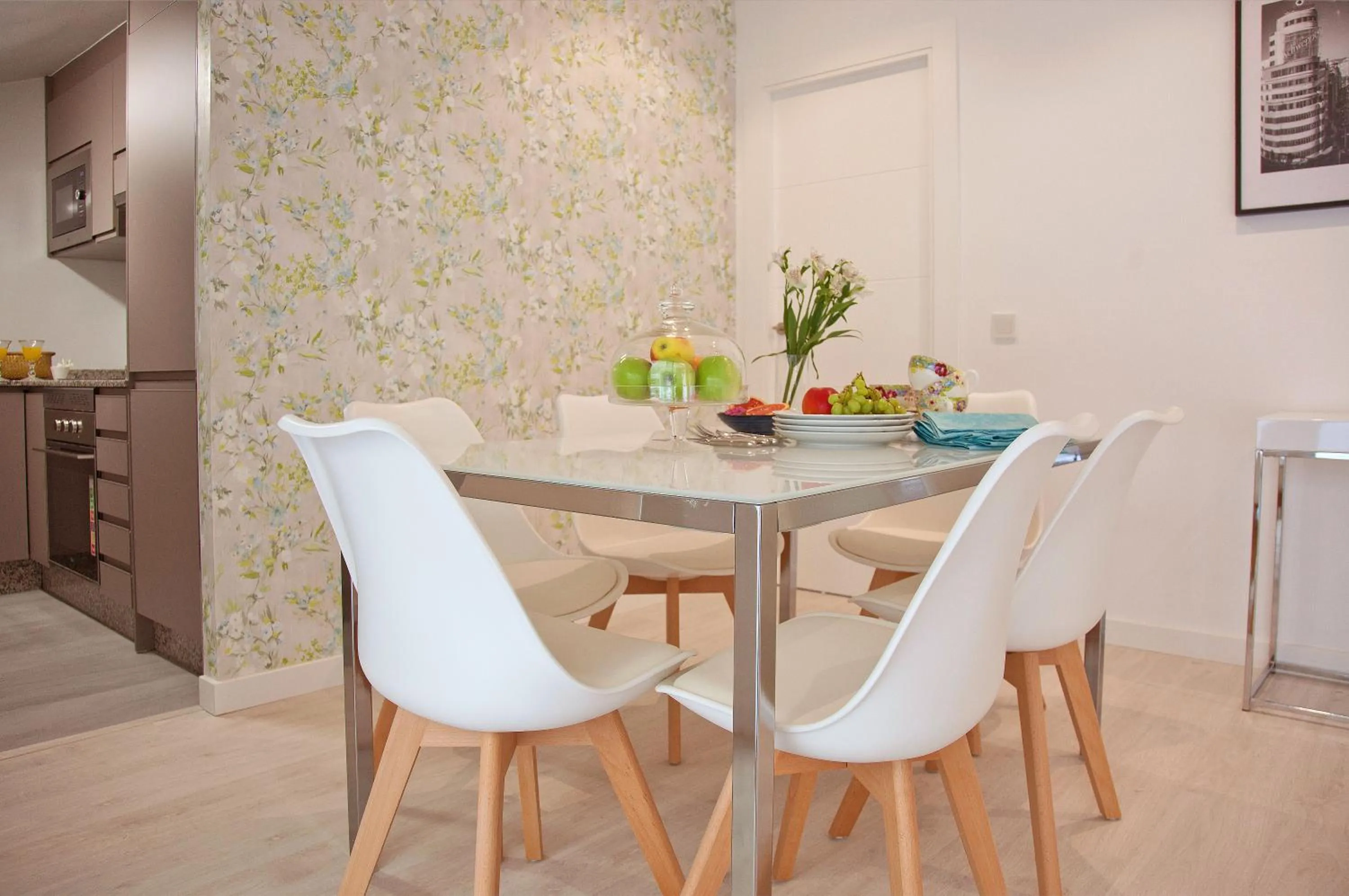 Dining area in Feelathome Madrid Suites Apartments