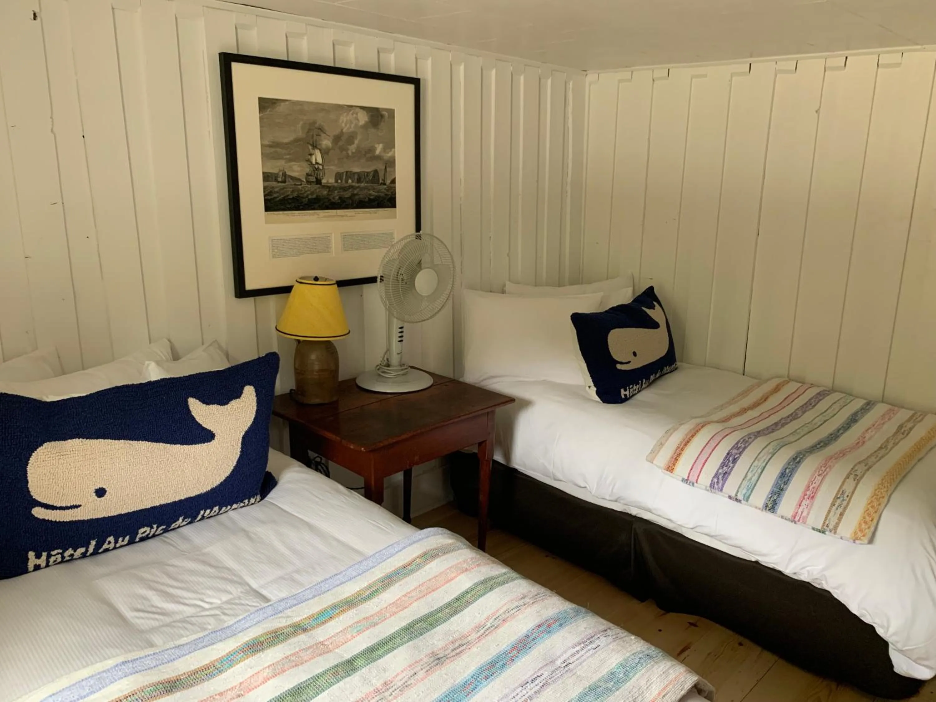 Photo of the whole room, Bed in Au Pic de l'Aurore Motel-Chalets