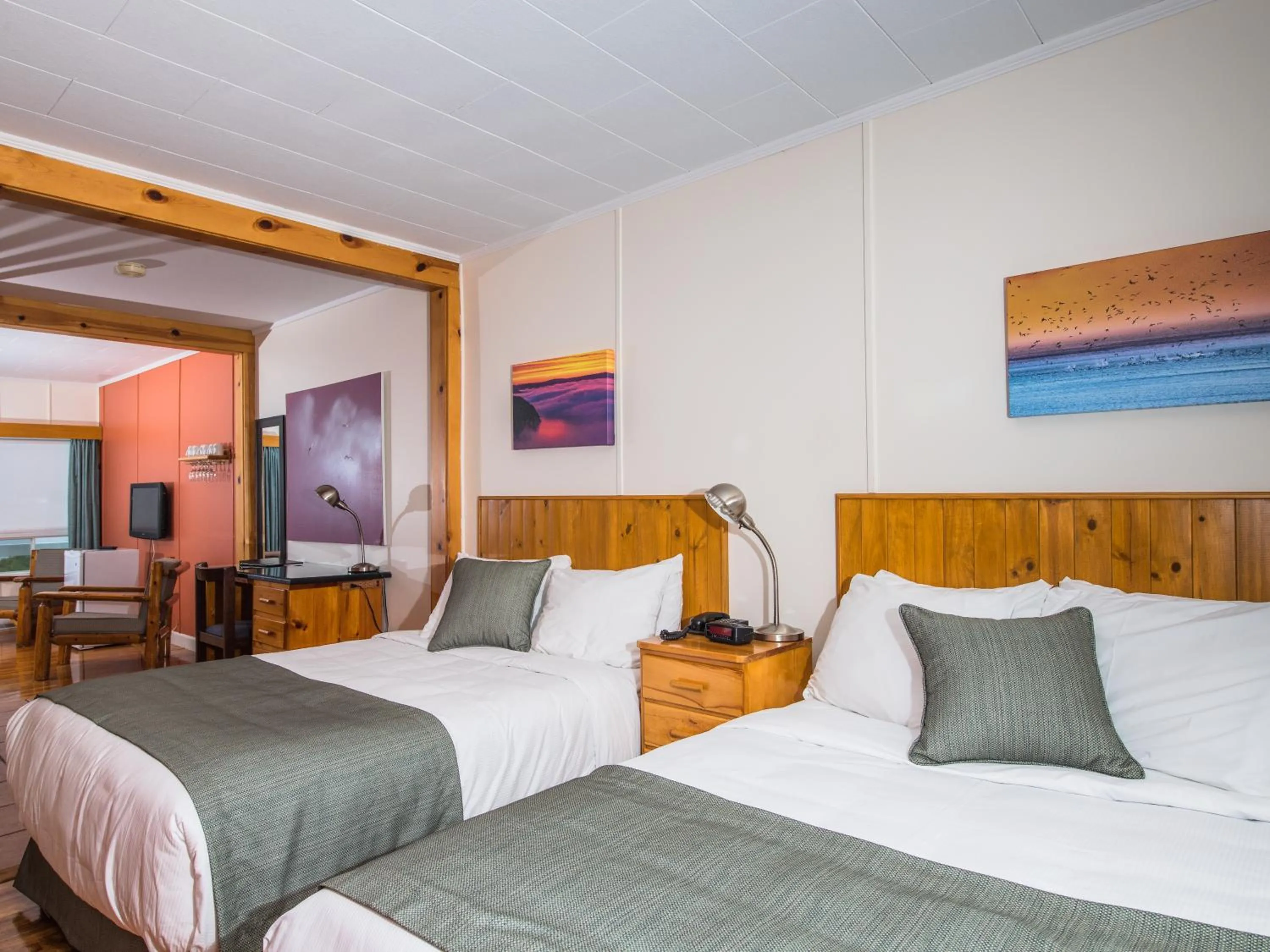 Bed in Au Pic de l'Aurore Motel-Chalets