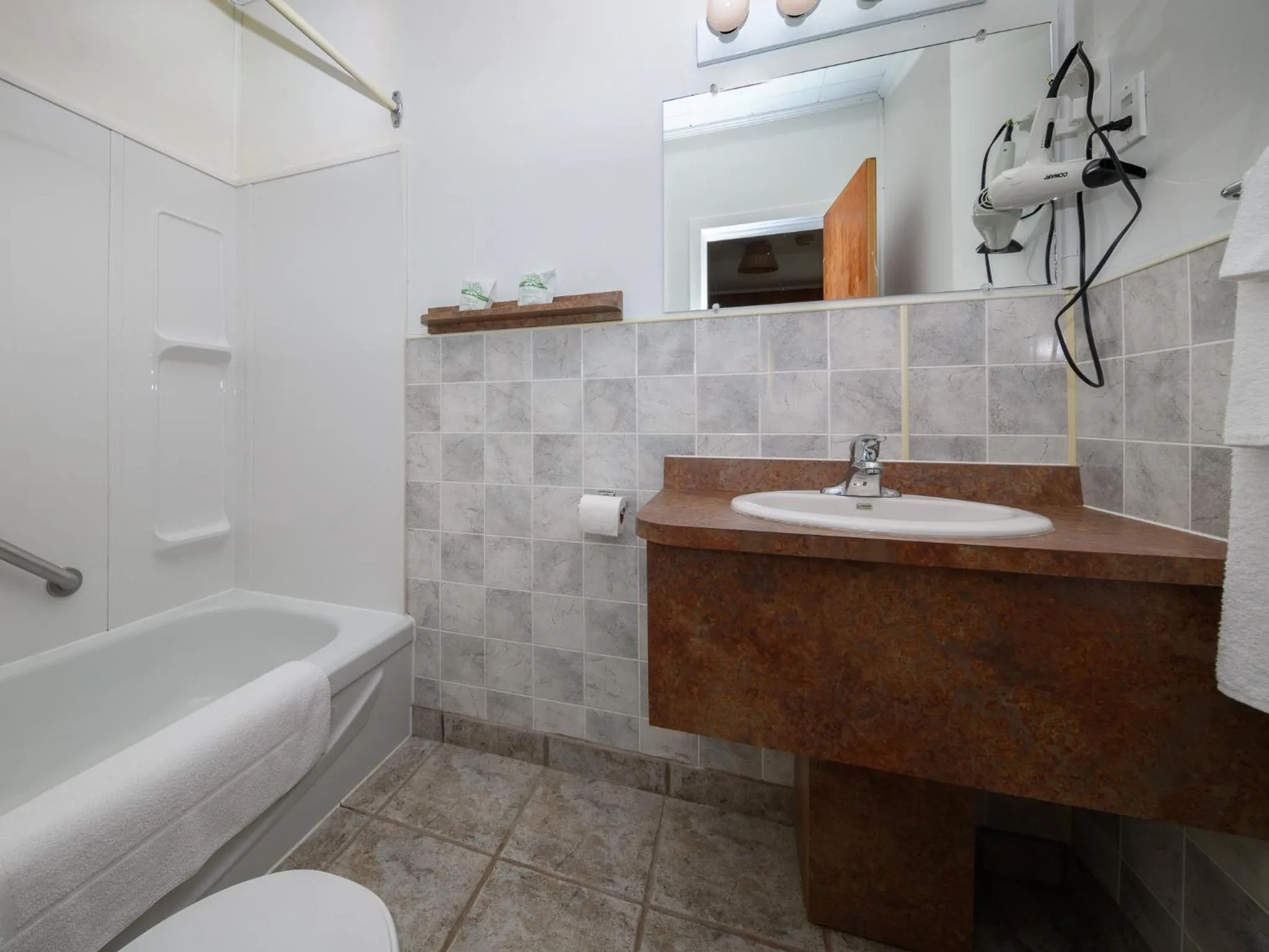 Bathroom in Au Pic de l'Aurore Motel-Chalets