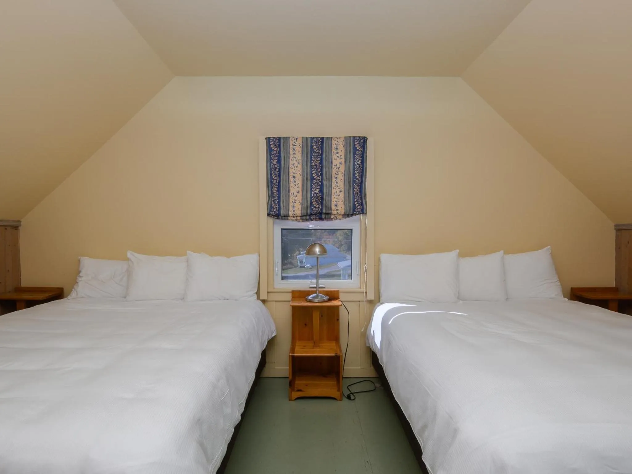 Bedroom, Bed in Au Pic de l'Aurore Motel-Chalets