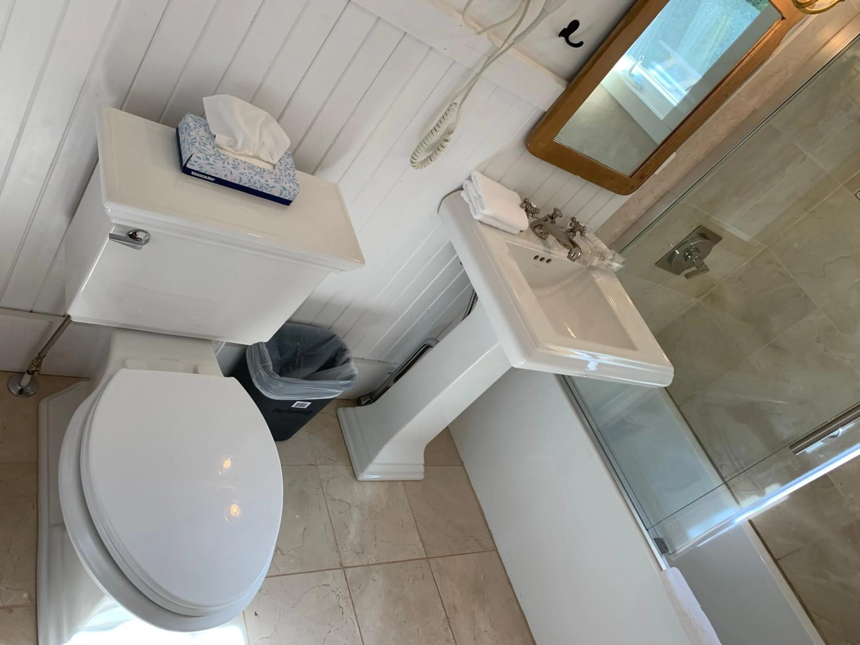 Bathroom in Au Pic de l'Aurore Motel-Chalets