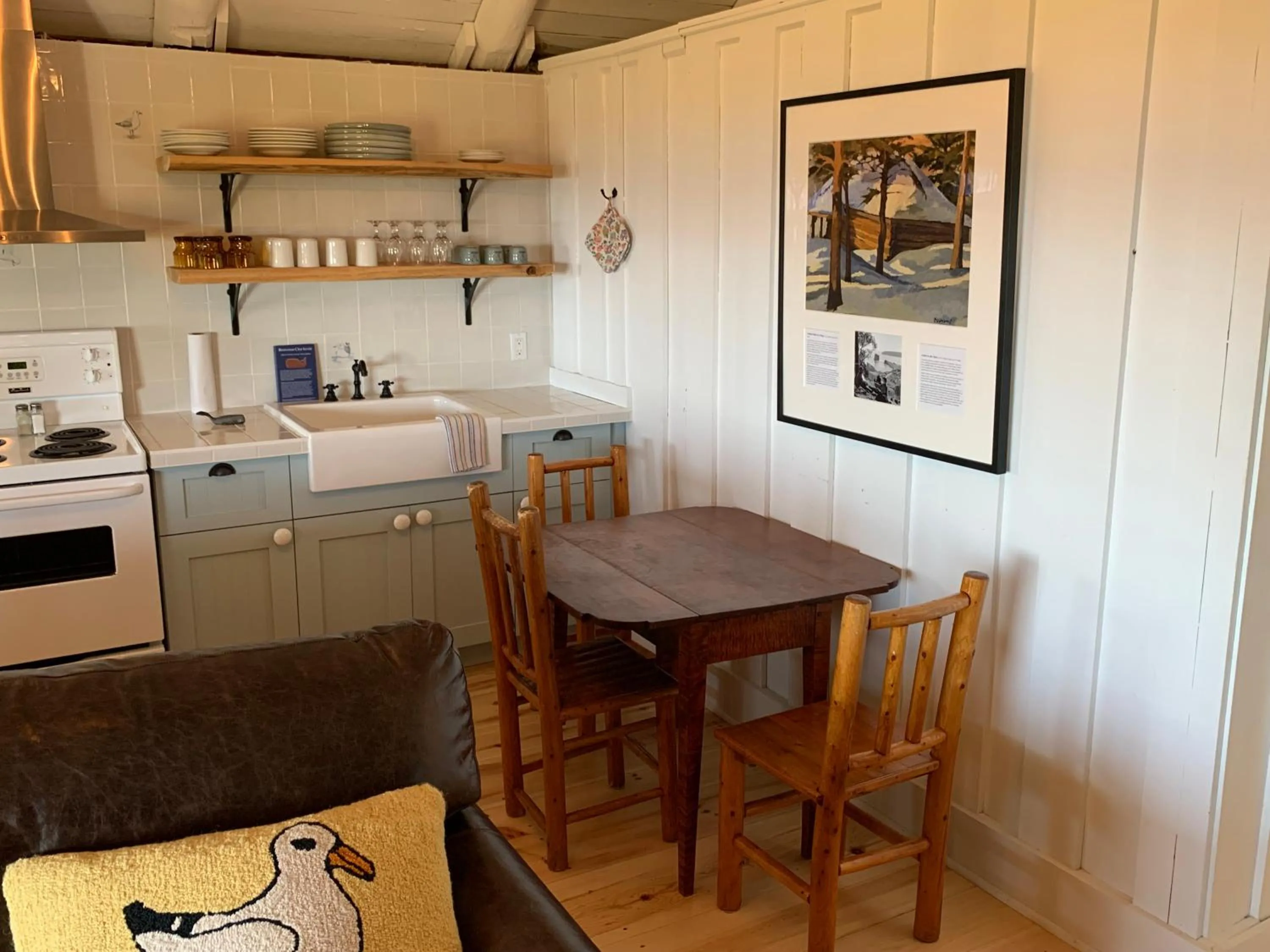 Kitchen or kitchenette in Au Pic de l'Aurore Motel-Chalets