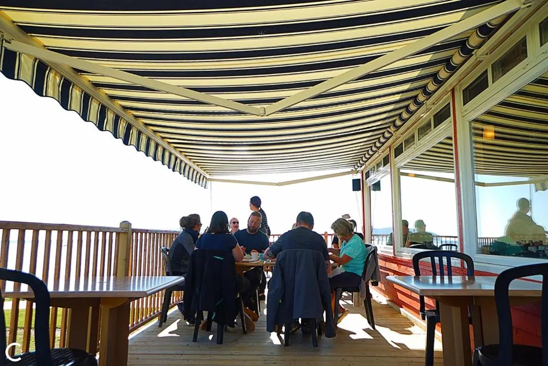 Restaurant/places to eat in Hotel-Motel Fleur de Lys