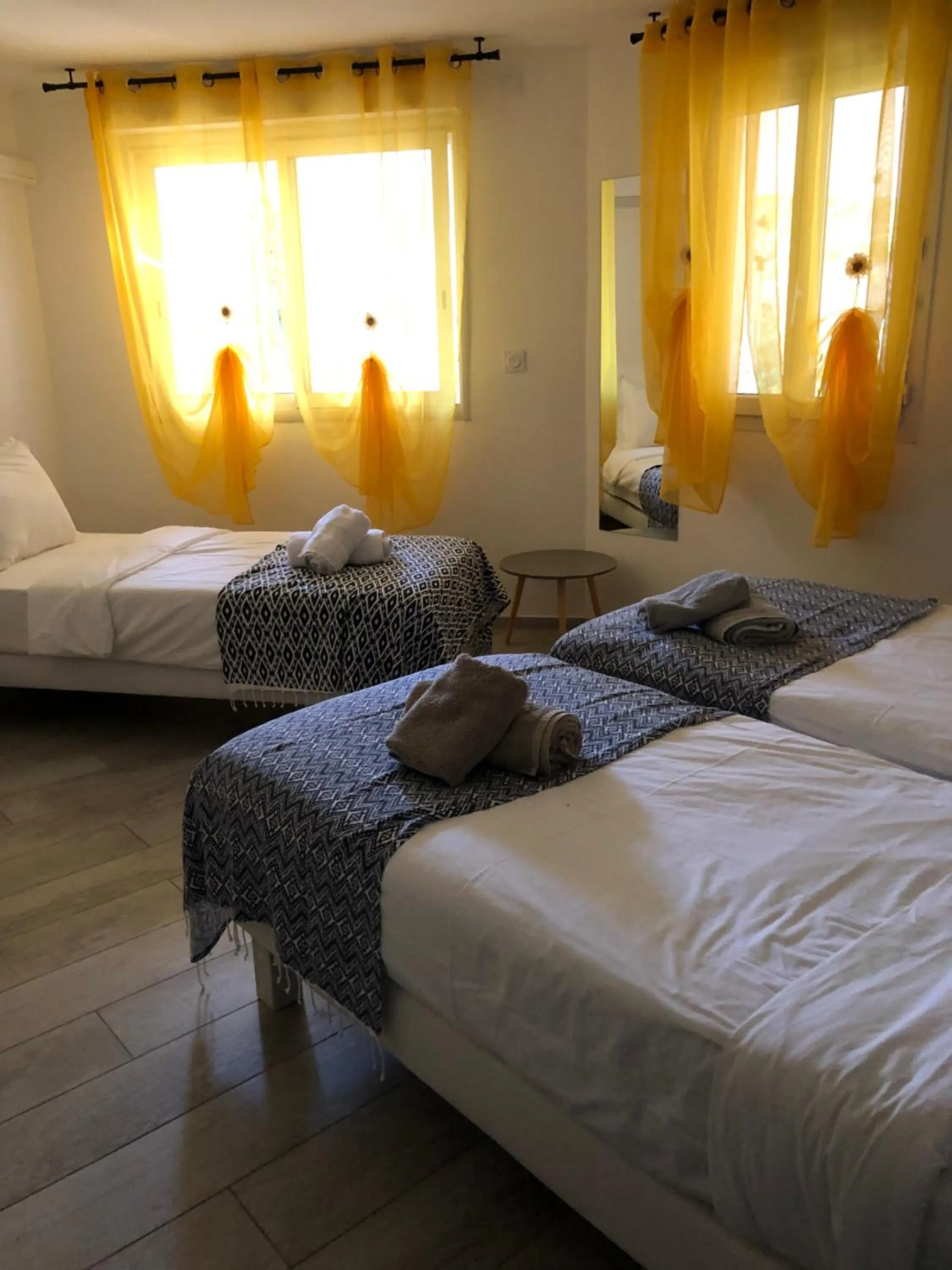 Bedroom, Bed in Maxima Sunset