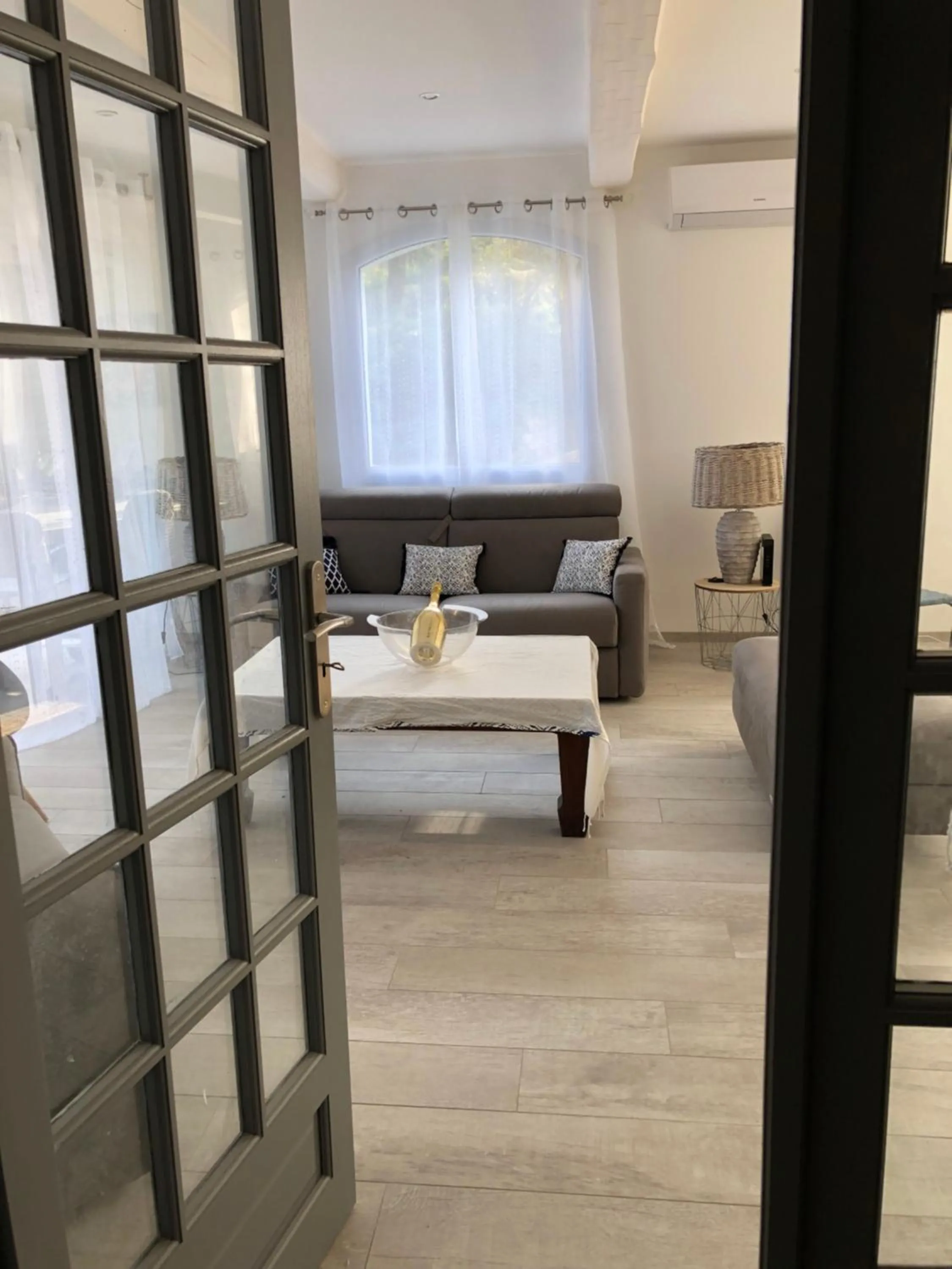 Seating area, Bed in Maxima Sunset
