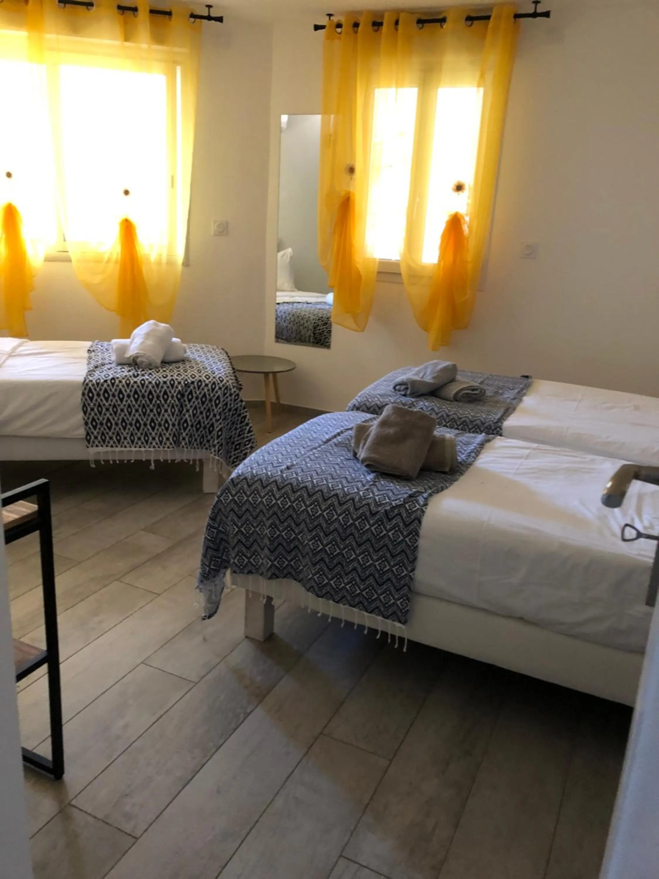 Bedroom, Bed in Maxima Sunset