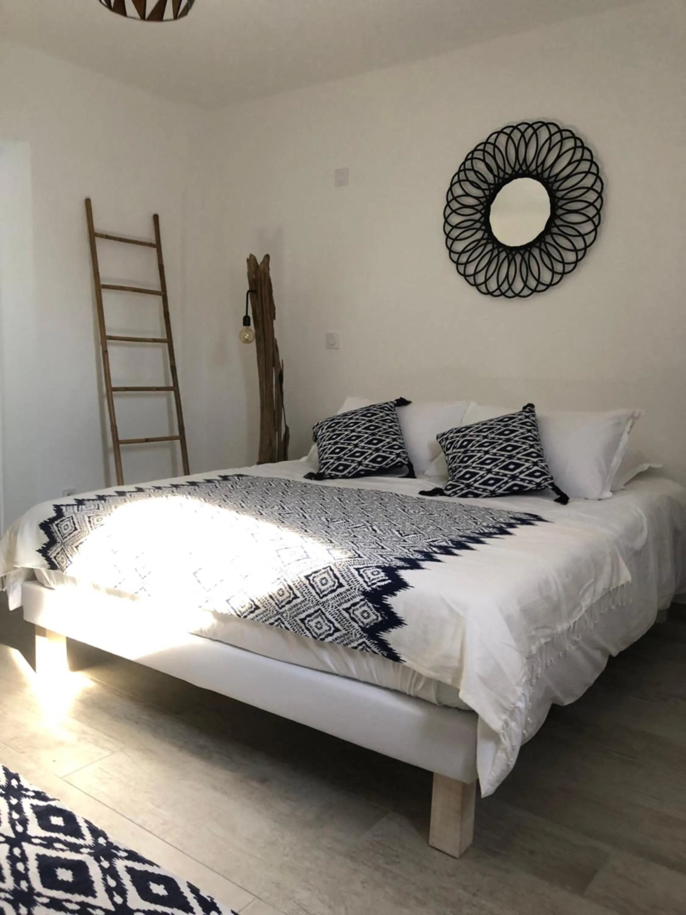 Bedroom, Bed in Maxima Sunset