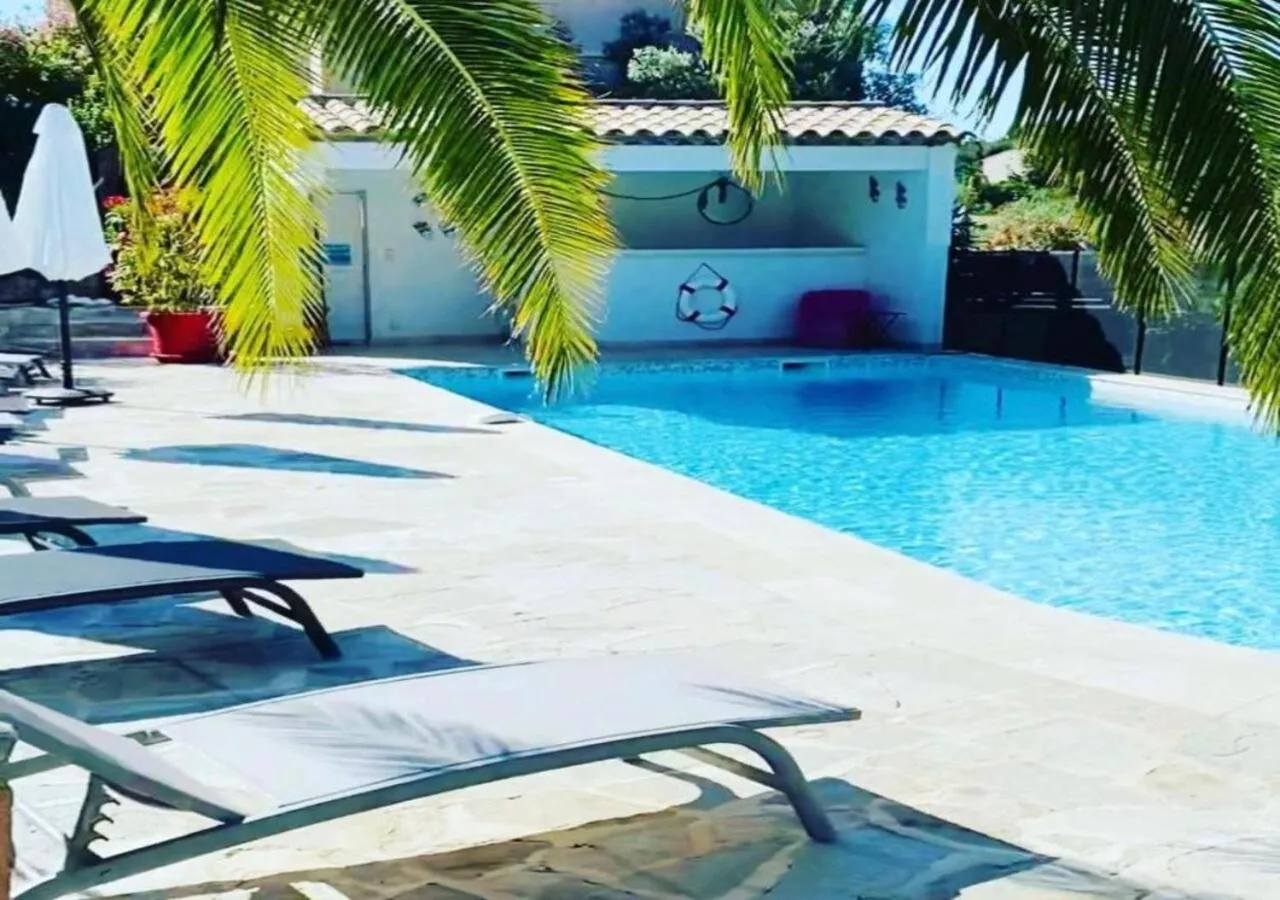 Swimming pool in Maxima Sunset