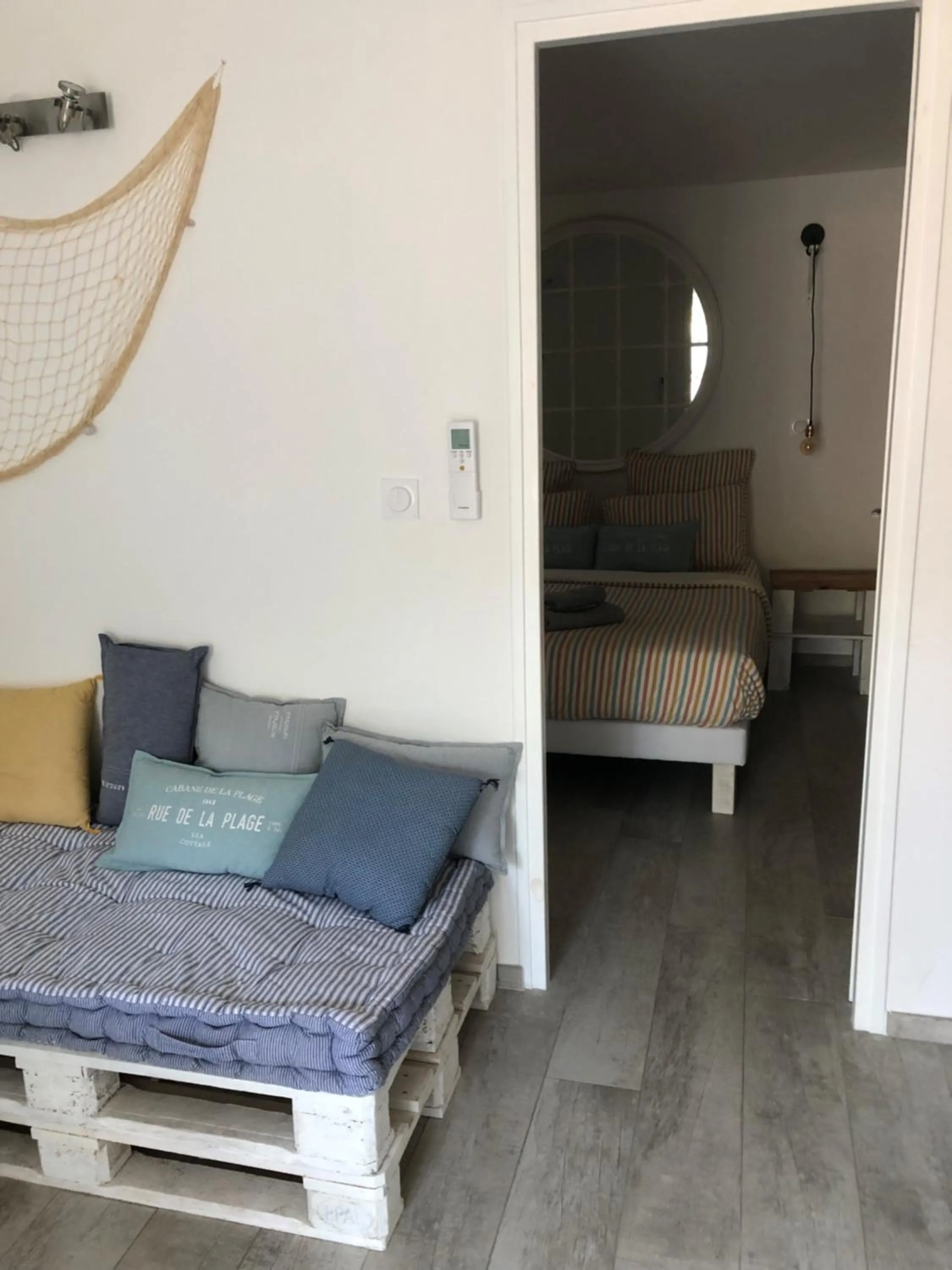 Seating area, Bed in Maxima Sunset