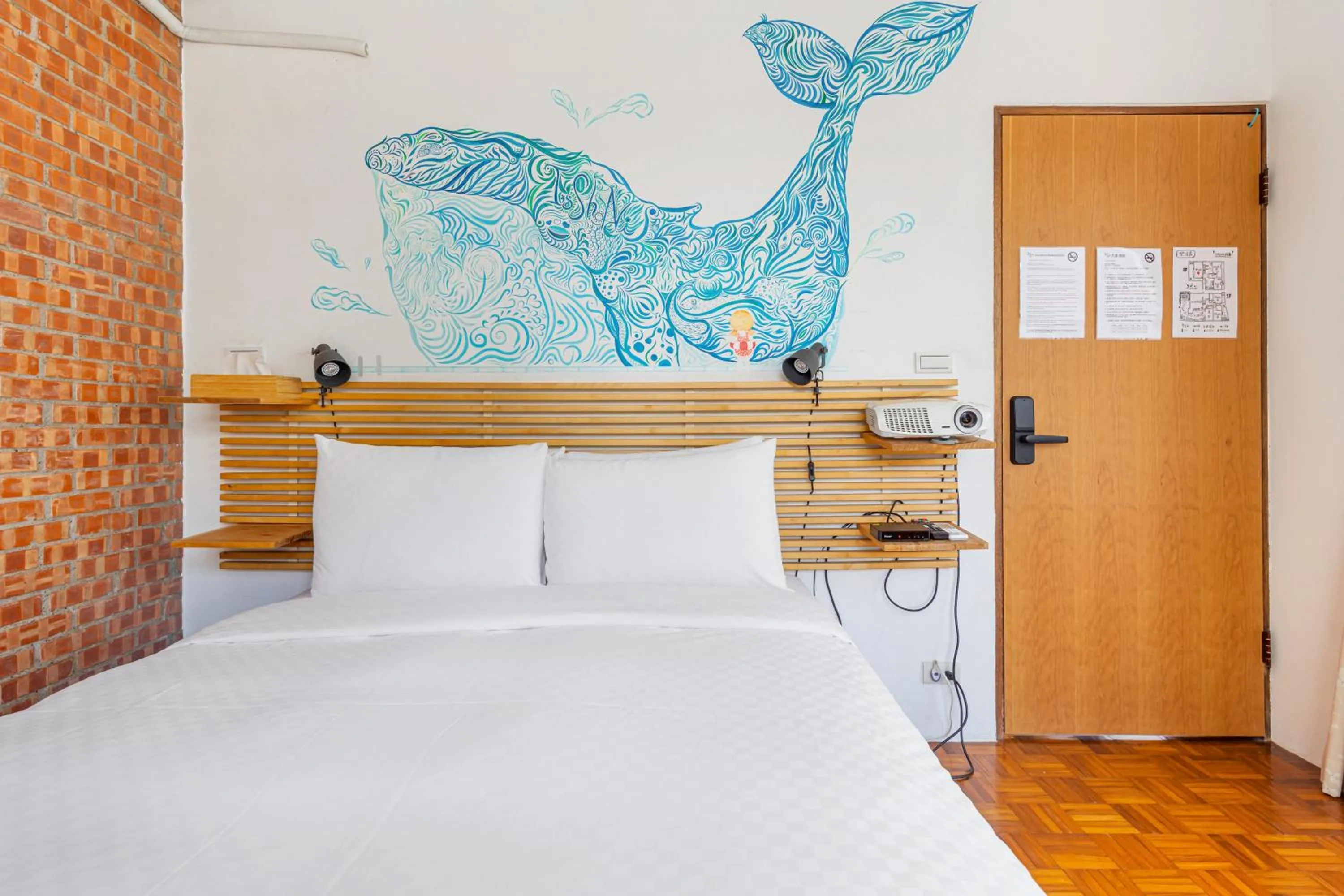 Photo of the whole room, Bed in IsShoNi house