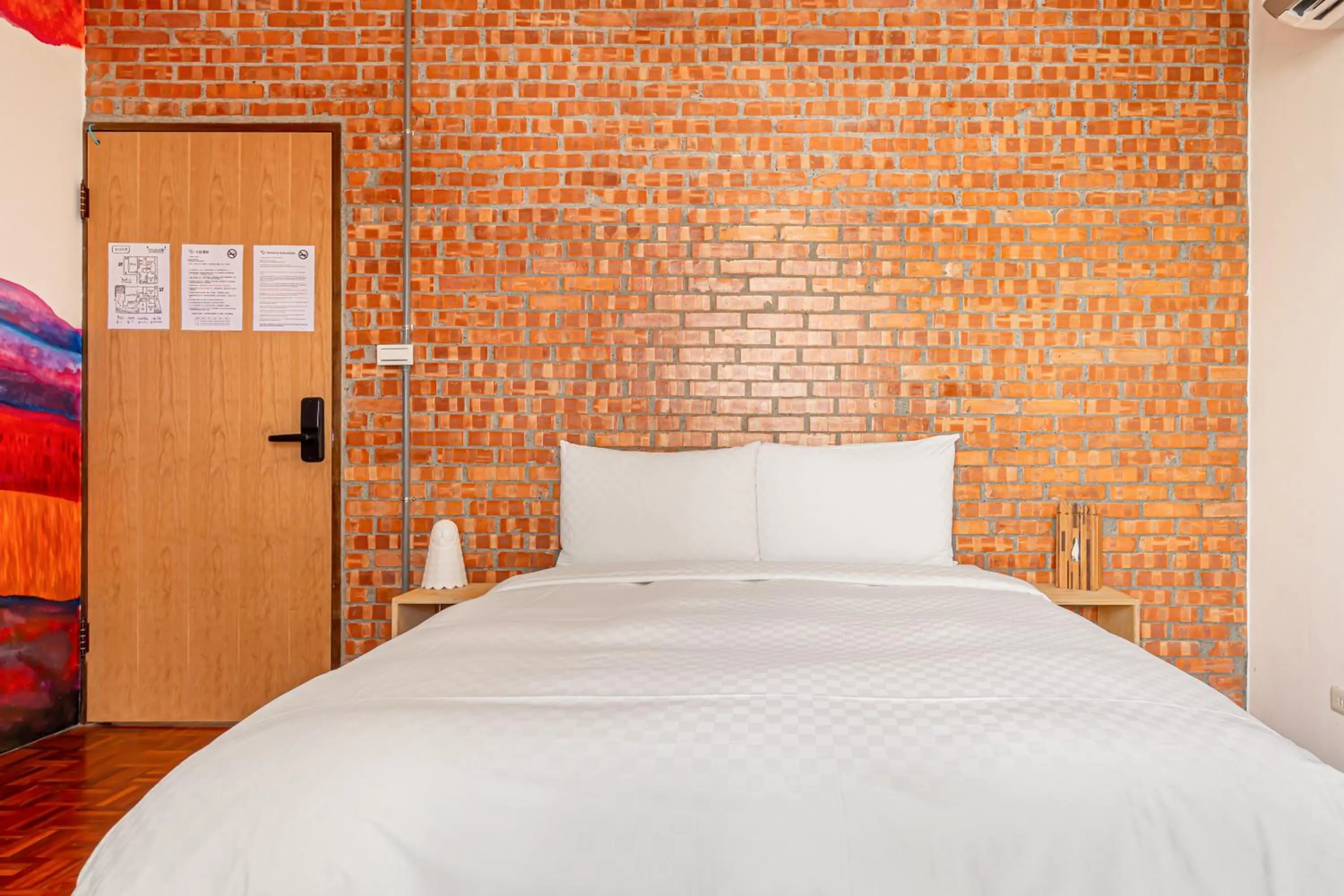 Photo of the whole room, Bed in IsShoNi house