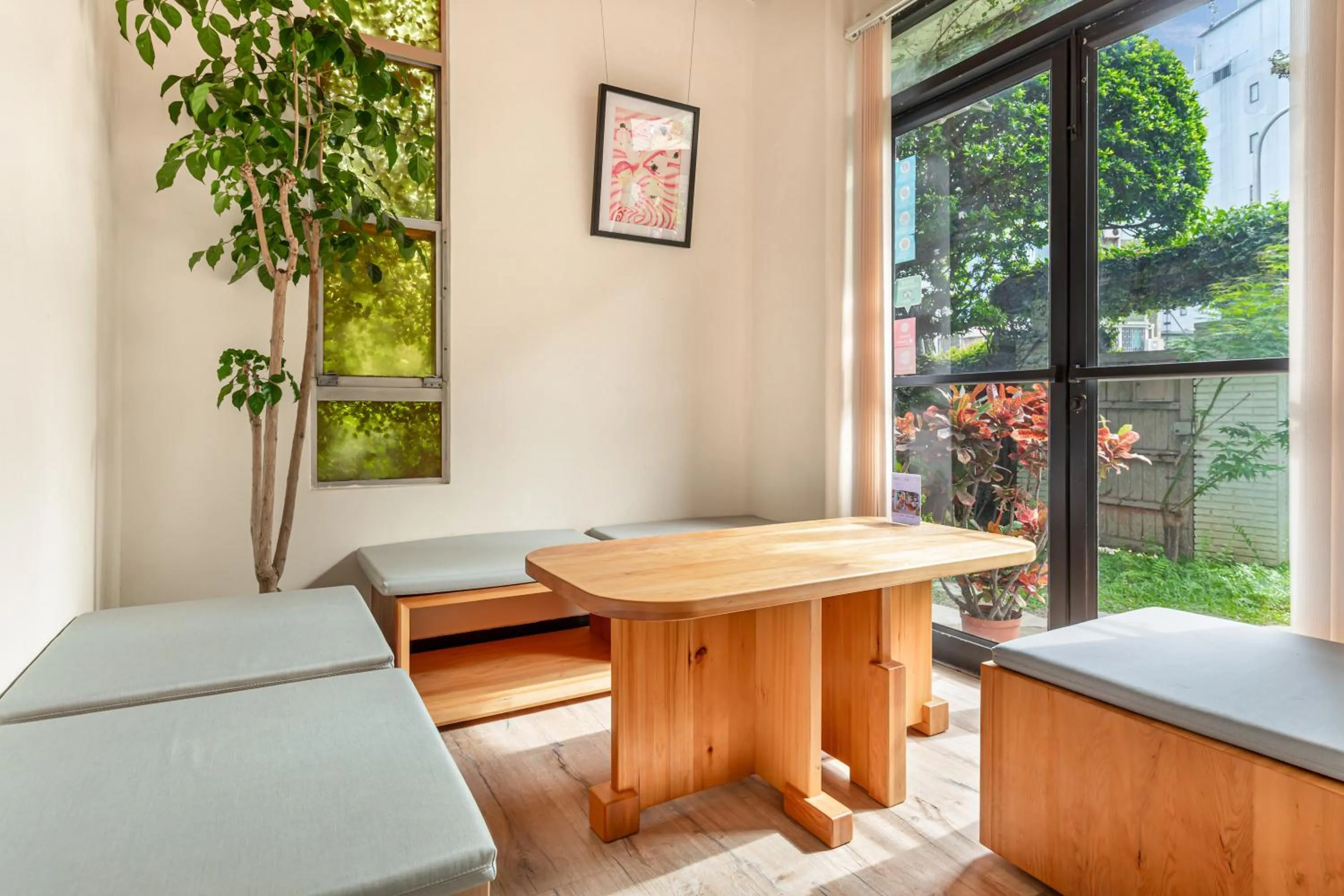 Restaurant/places to eat in IsShoNi house