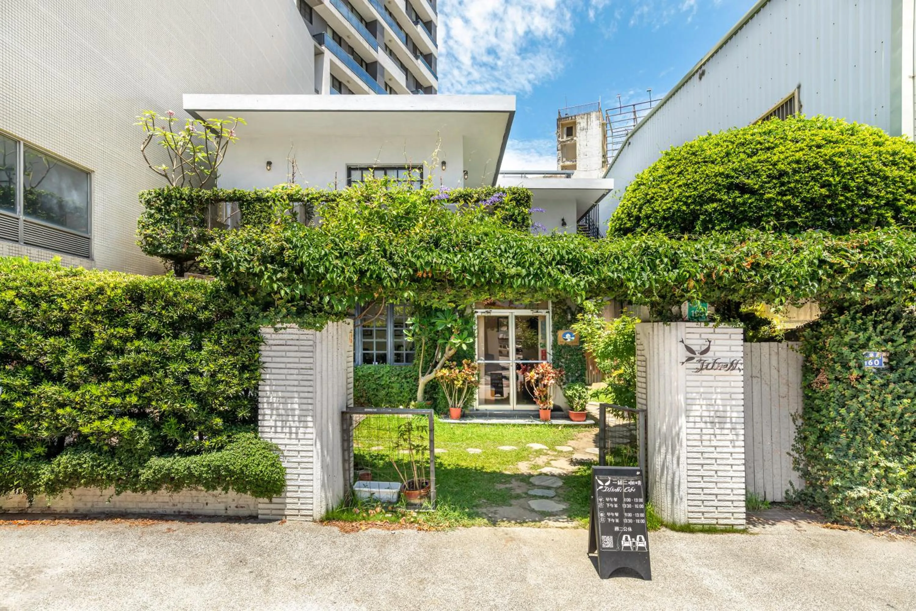 Property building in IsShoNi house