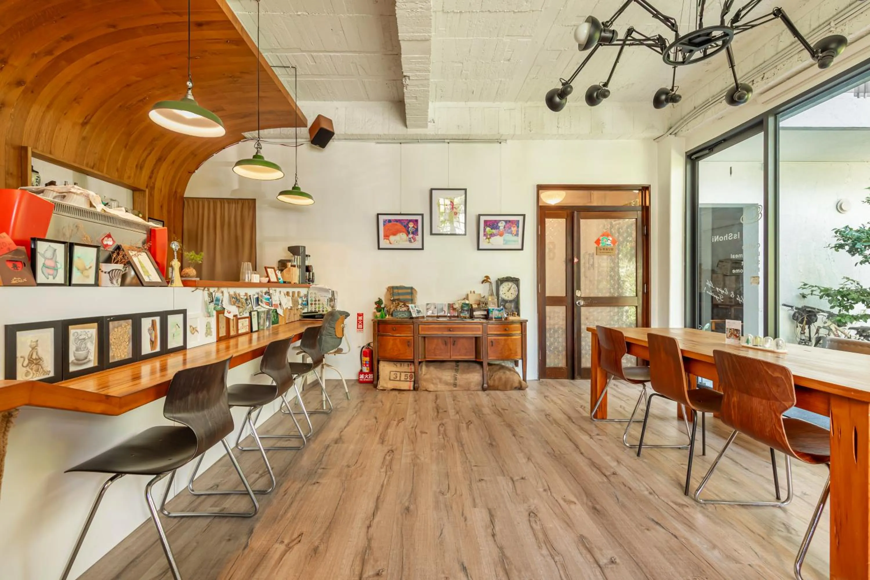 Restaurant/places to eat in IsShoNi house